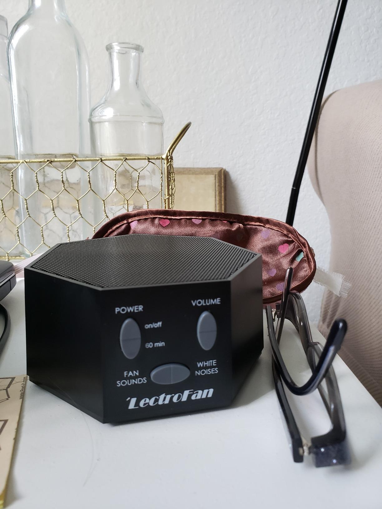 Adaptive Sound Technologies LectroFan Classic - Global Power Edition - Soothing Sound Machine for Sleep - Built-in Sleep Timer - Compact Design - Relaxation Support - White customer photo 1