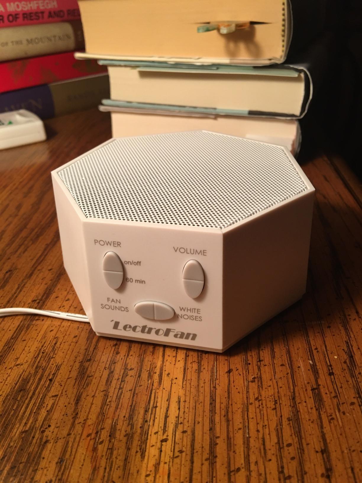 Adaptive Sound Technologies LectroFan Classic - Global Power Edition - Soothing Sound Machine for Sleep - Built-in Sleep Timer - Compact Design - Relaxation Support - White customer photo 2