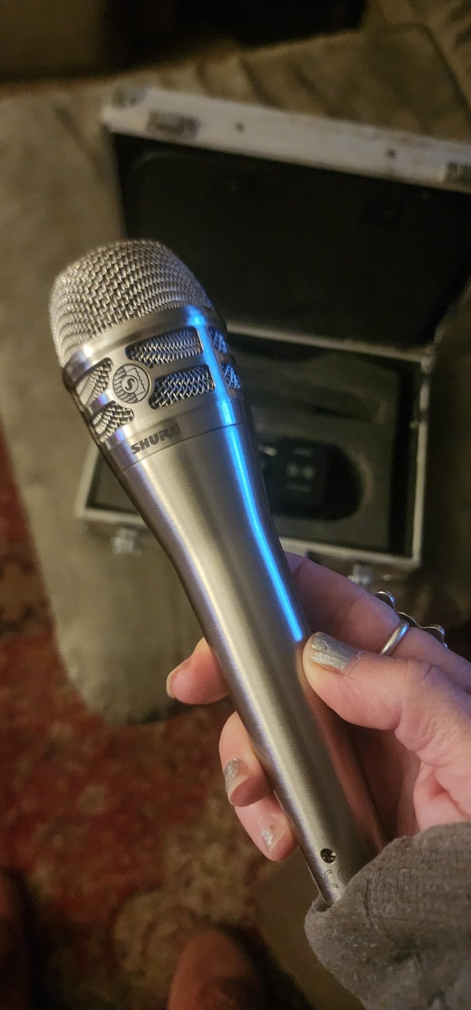 Shure KSM8 Dualdyne Dynamic Vocal Microphone - Dual-Diaphragm Cardioid Mic for Live Performance, Studio Recording and Broadcasting, Black customer photo 1