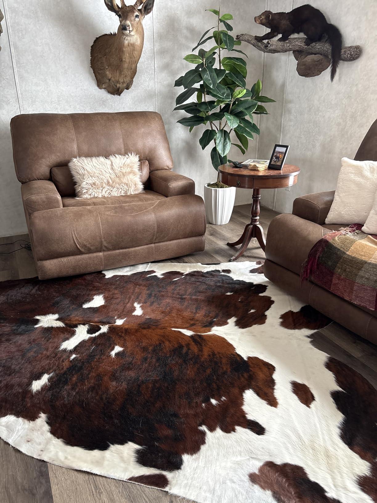 100% Genuine Dark Brindle Tricolor Cowhide Rug - Modern Style Animal Skin Rug & Floor Carpet - Home Decor Area Rug - Living Room, Bedroom, Office & Kitchen - Extra Large (6x7-8 Ft.) customer photo 1