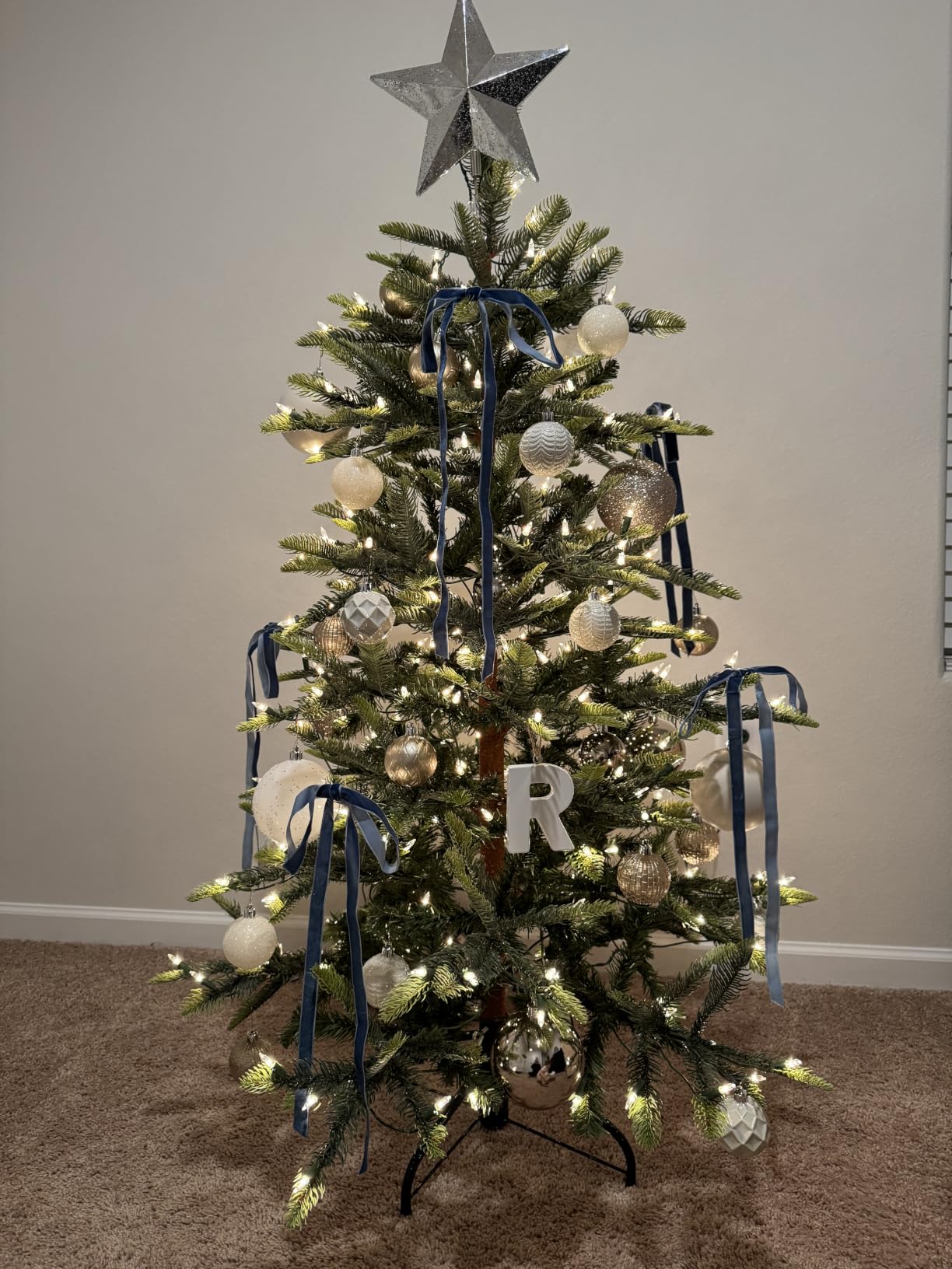 Puleo International 7.5ft Pre-Lit Aspen Fir Artificial Christmas Tree customer photo 2