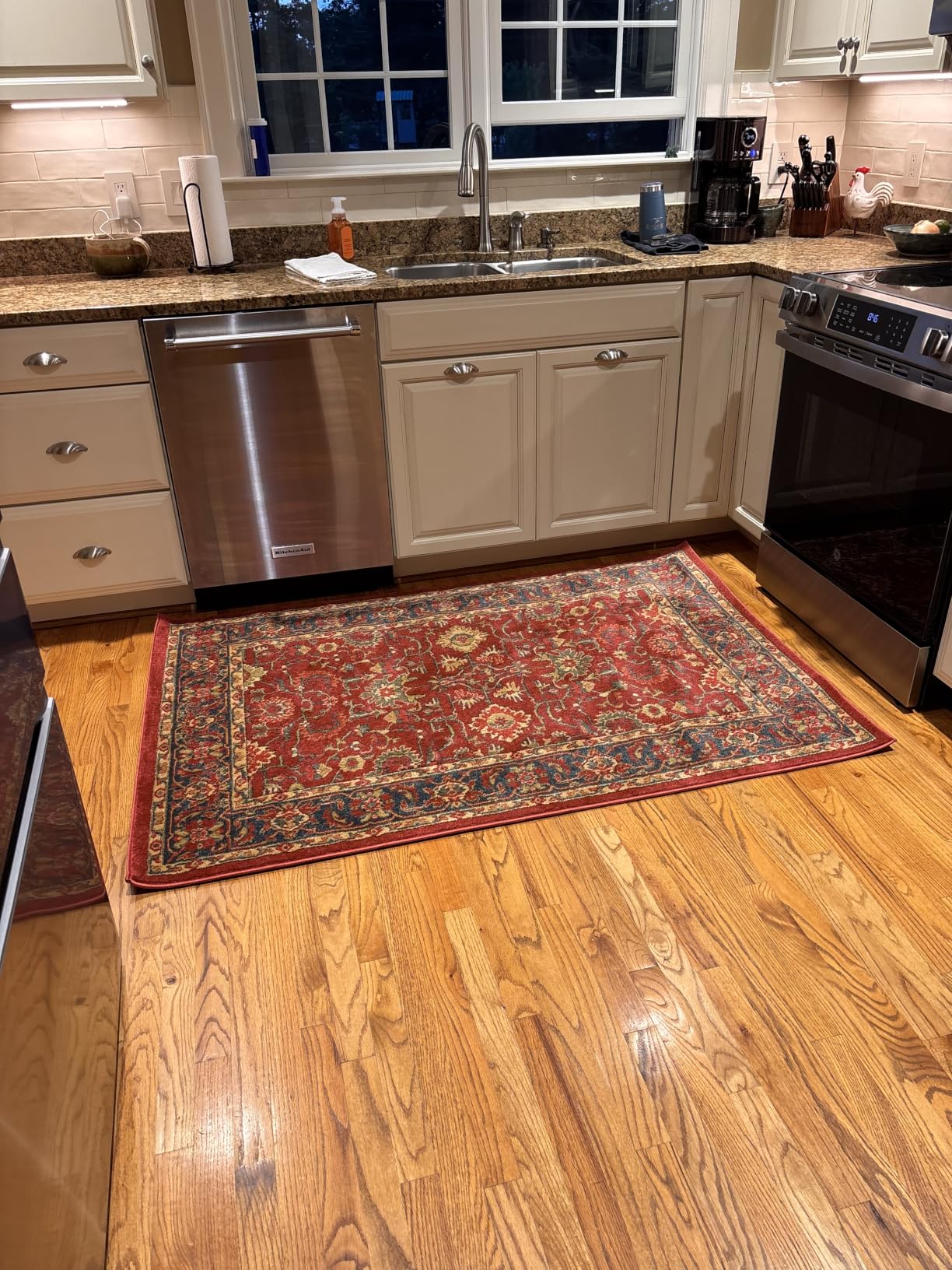 SAFAVIEH Mahal Collection Area Rug - 8' x 10', Red & Navy, Traditional Oriental Design, Non-Shedding & Easy Care, Ideal for High Traffic Areas in Living Room, Bedroom (MAH693F) customer photo 1