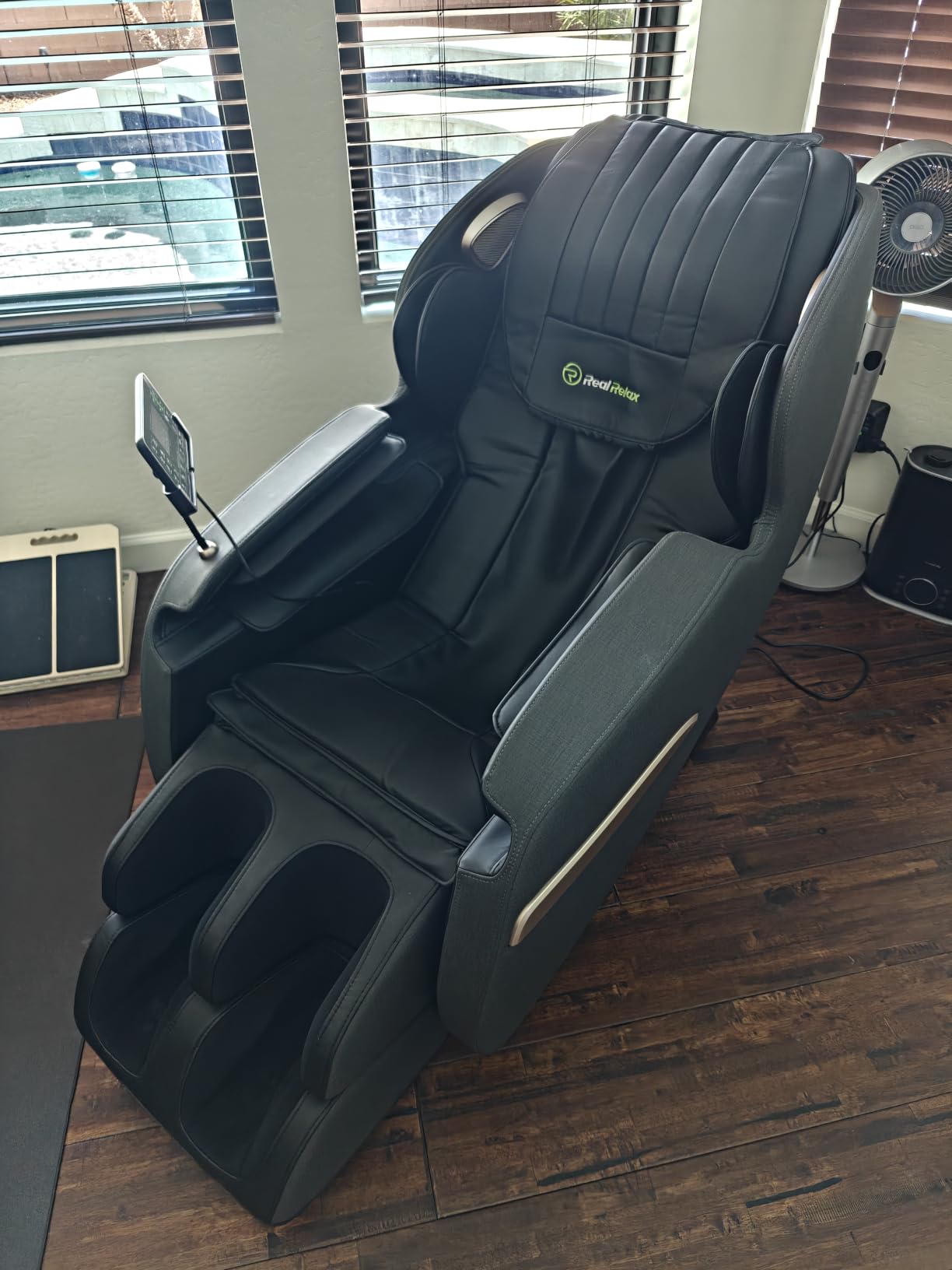 Real Relax 2026 Upgraded 2D SL-Track Massage Chair, Recliner Full Body Zero Gravity with 8 Auto Modes and Upgraded LCD Screen, Added Voice Broadcast, Headrest Cushion, Child Lock and Pause Button, Black customer photo 2