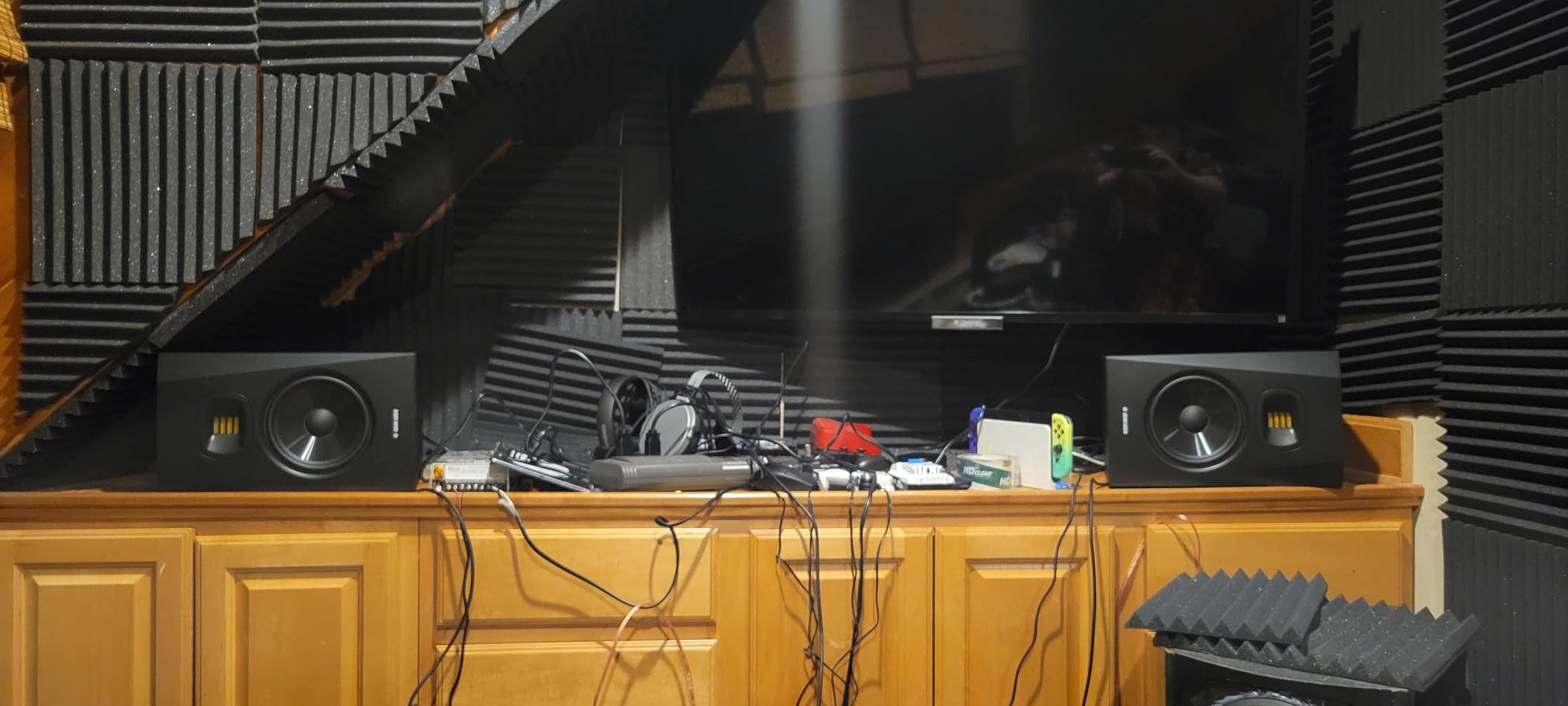 ADAM Audio T7V Studio Monitor (2-Way, U-ART Tweeter, 7-Inch Woofer) customer photo 1