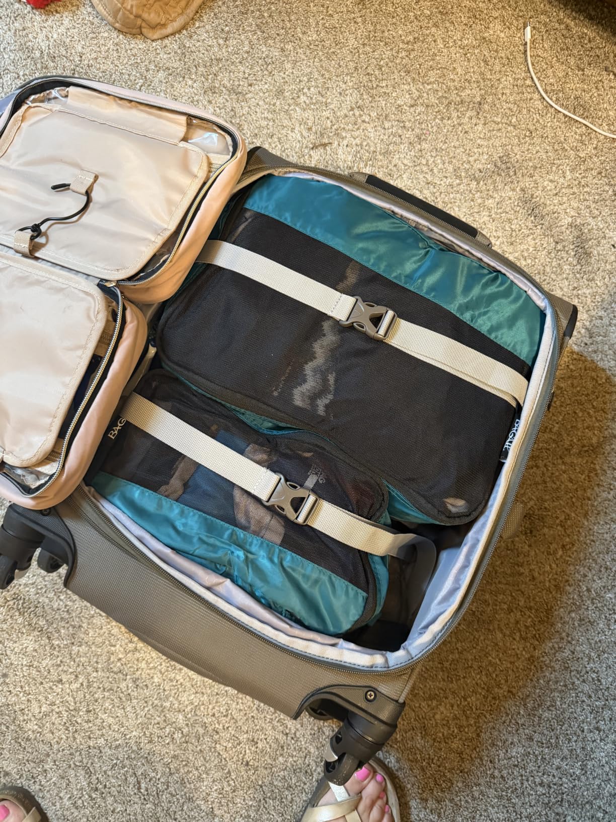 Travelpro Maxlite 5 Softside Expandable Luggage with 4 Spinner Wheels, Lightweight Suitcase, Men and Women, Slate Green, Carry-on 21-Inch customer photo 1