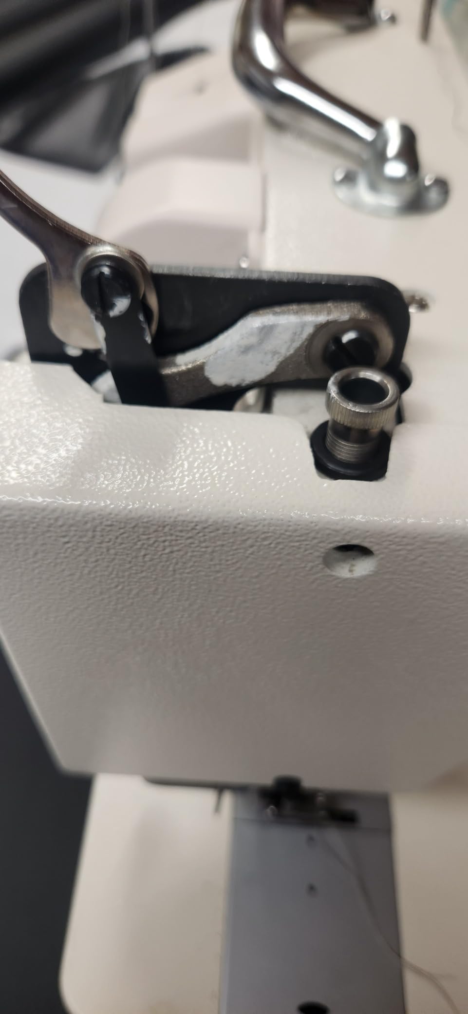 Consew CP206RL Portable Walking Foot Machine for Leather, Upholstery, and Heavy Fabrics customer photo 2