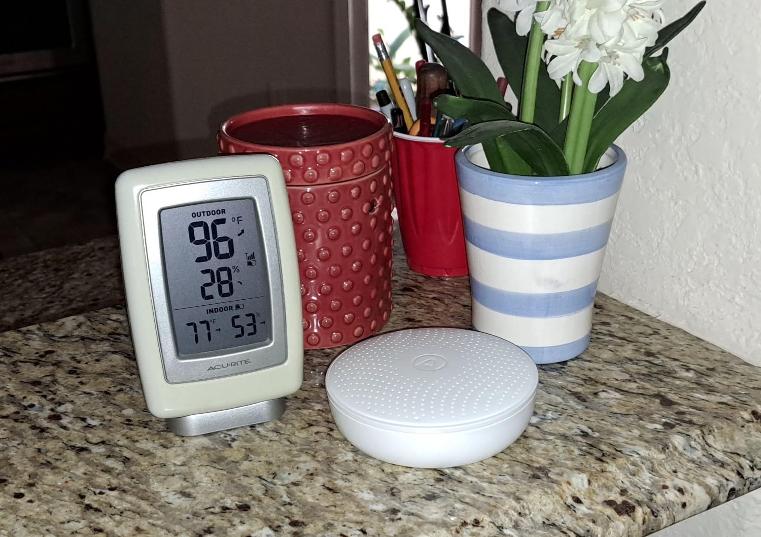 Airthings 2930 Wave Plus - Radon and Air Quality Monitor, Battery Powered (CO2, VOC, Humidity, Temp, Pressure) customer photo 1