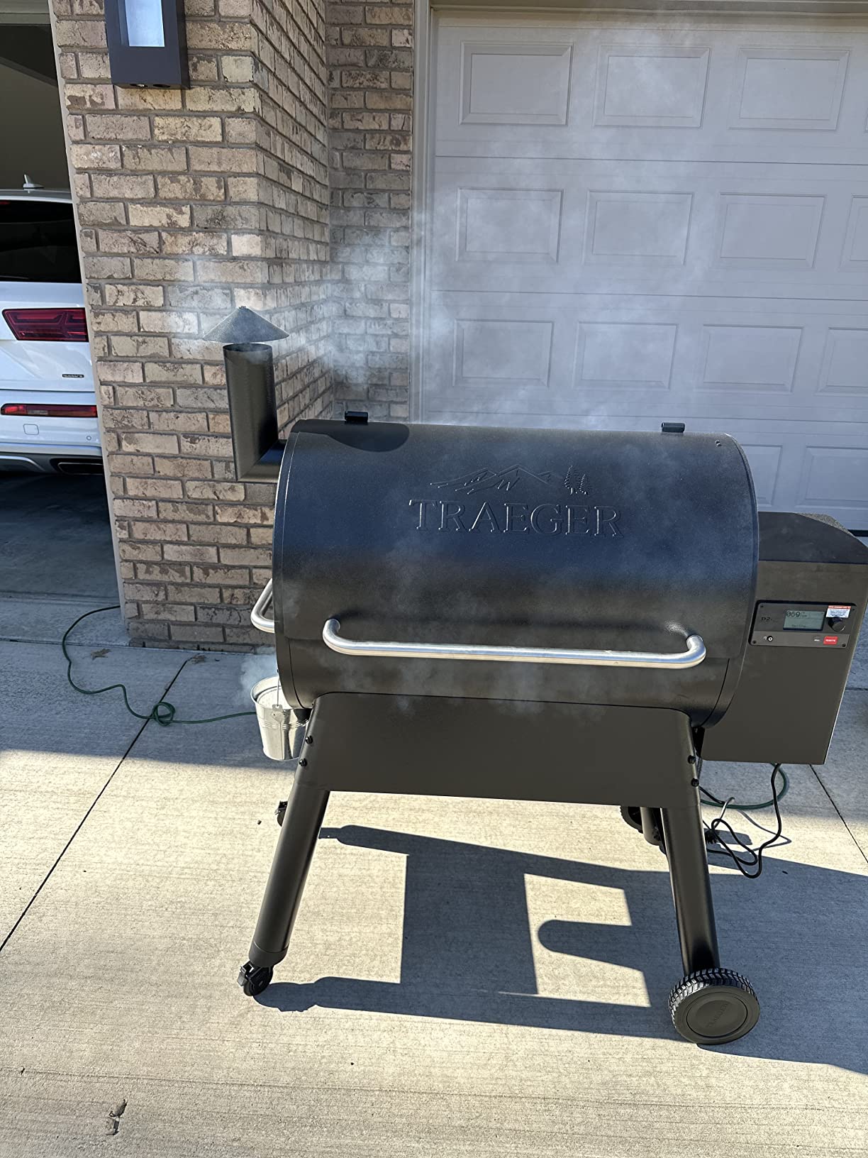 Traeger Grills Pro 780 Wood Pellet Smoker Grill, 6-in-1 BBQ Pellet Grill Combo, WiFi and App-Connected Electric Smoker, 780 Square Inches of Grilling Area, Temperature Control, Black Finish customer photo 2
