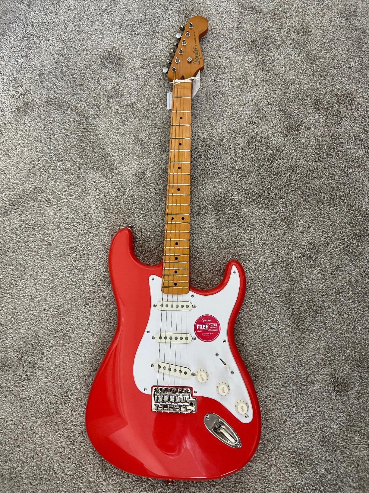 Squier Classic Vibe 60s Stratocaster Electric Guitar, with 2-Year Warranty, Candy Apple Red, Laurel Fingerboard - Fender-Designed Alnico Pickups customer photo 1
