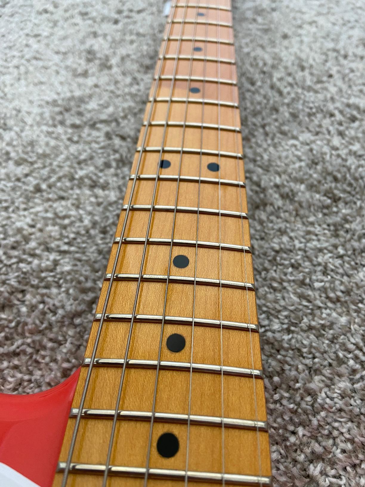 Squier Classic Vibe 60s Stratocaster Electric Guitar, with 2-Year Warranty, Candy Apple Red, Laurel Fingerboard - Fender-Designed Alnico Pickups customer photo 2