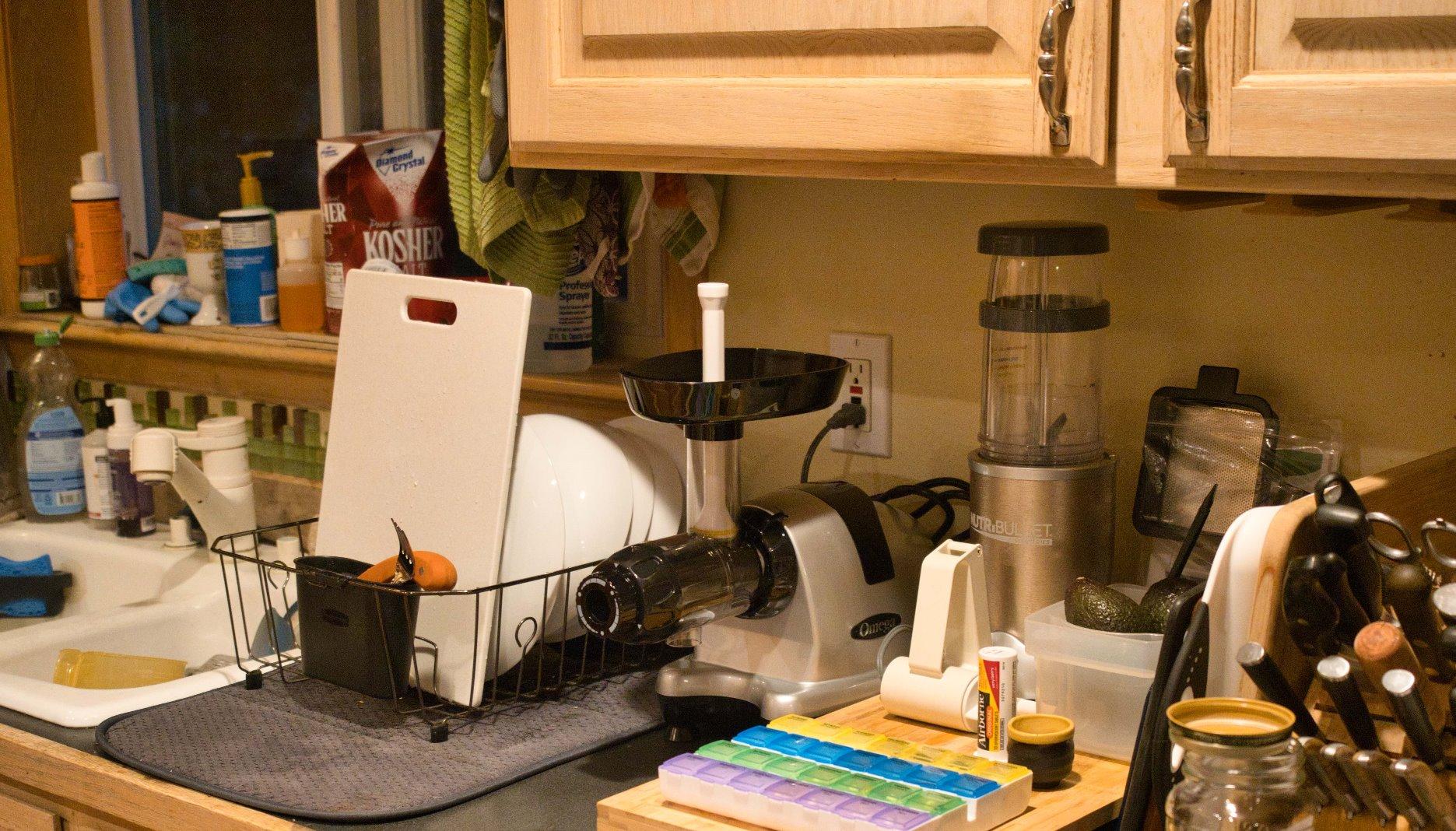 Omega Cold Press Juicer Machine, All-in-One Nutrition System, Triple-Stage 80-RPM Slow Masticating Juicer, 200-Watts, Chrome customer photo 1