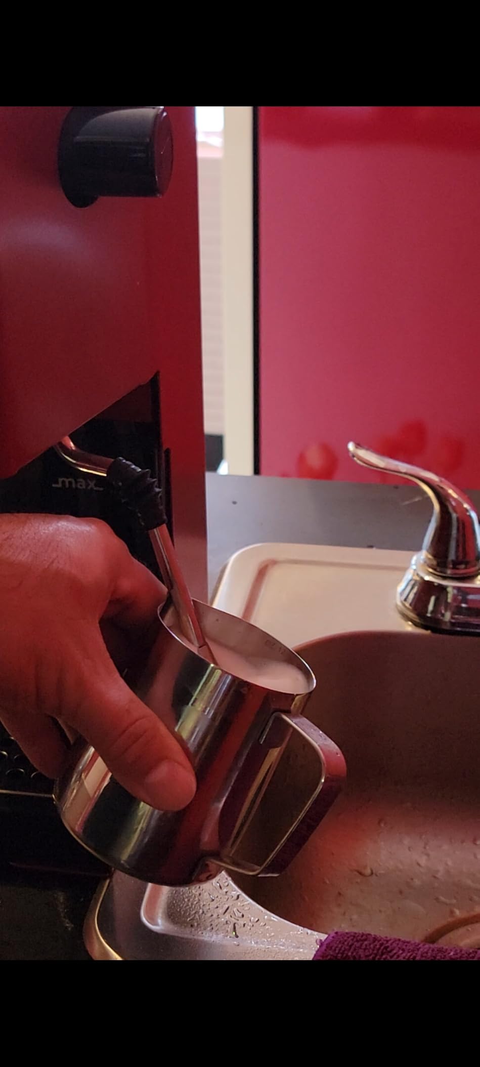 Gaggia RI9380/47 Classic Pro Espresso Machine, Cherry Red customer photo 1
