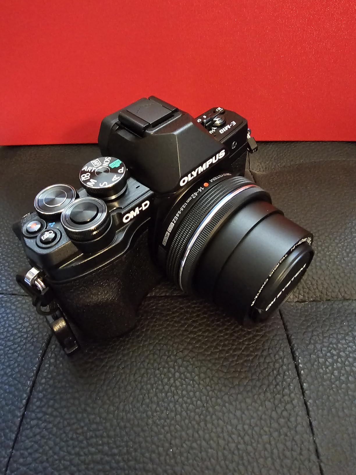 Olympus E-M10 Mark IV Silver Micro Four Thirds System Camera M.Zuiko Digital ED 14-42mm F3.5-5.6 EZ Kit customer photo 2