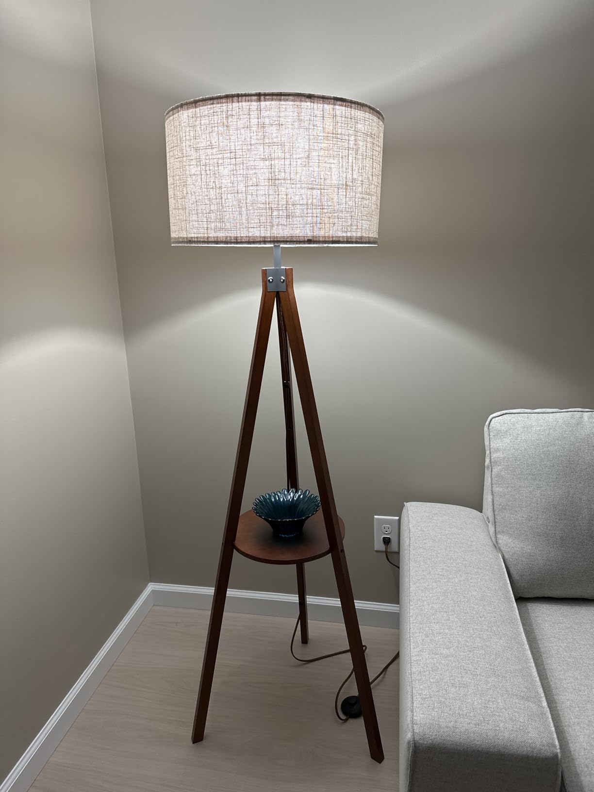 LEPOWER Shelf Floor Lamp Tripod Mid Century Modern Lamps for Living Room | Light-Diffusing Linen Shade, Premium Rubberwood, E26 Base, Foot Switch, Adding Warmth to Bedroom, Office & Study Corner Black customer photo 1