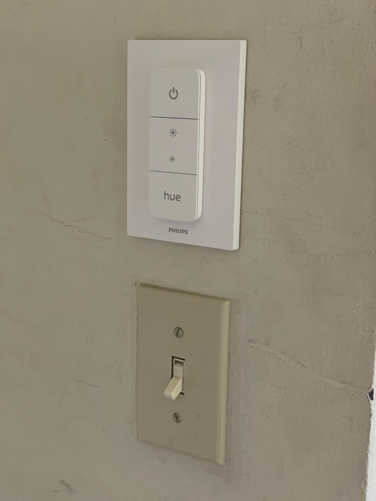 Philips Hue Smart Dimmer Switch Remote, White, 1 Pack, Turns Hue Lights On, Off, Dims or Brightens, Smart Home Control, Requires Bridge, Easy, No-Wire Installation customer photo 1