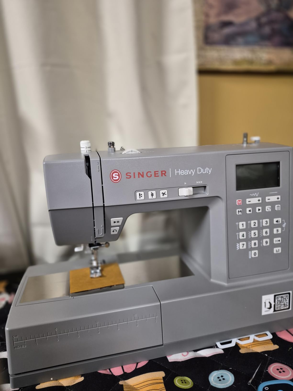 SINGER 6800C Heavy Duty Computerized Sewing Machine with Accessory Kit, 586 Stitch Applications, LCD Screen, Strong Motor, Metal Frame, 1-Step Buttonhole customer photo 2
