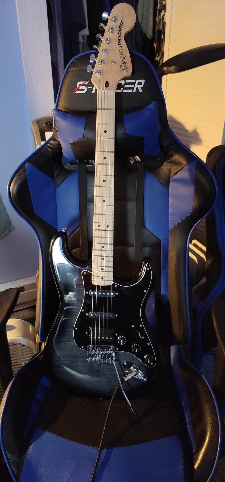 Squier Affinity Series Stratocaster FMT Electric Guitar, Black Burst, Maple Fingerboard | Hss Pickups, Poplar Body with Flame Maple Top, 2-Point Tremolo, Maple 'c' Neck, 21 Frets customer photo 2