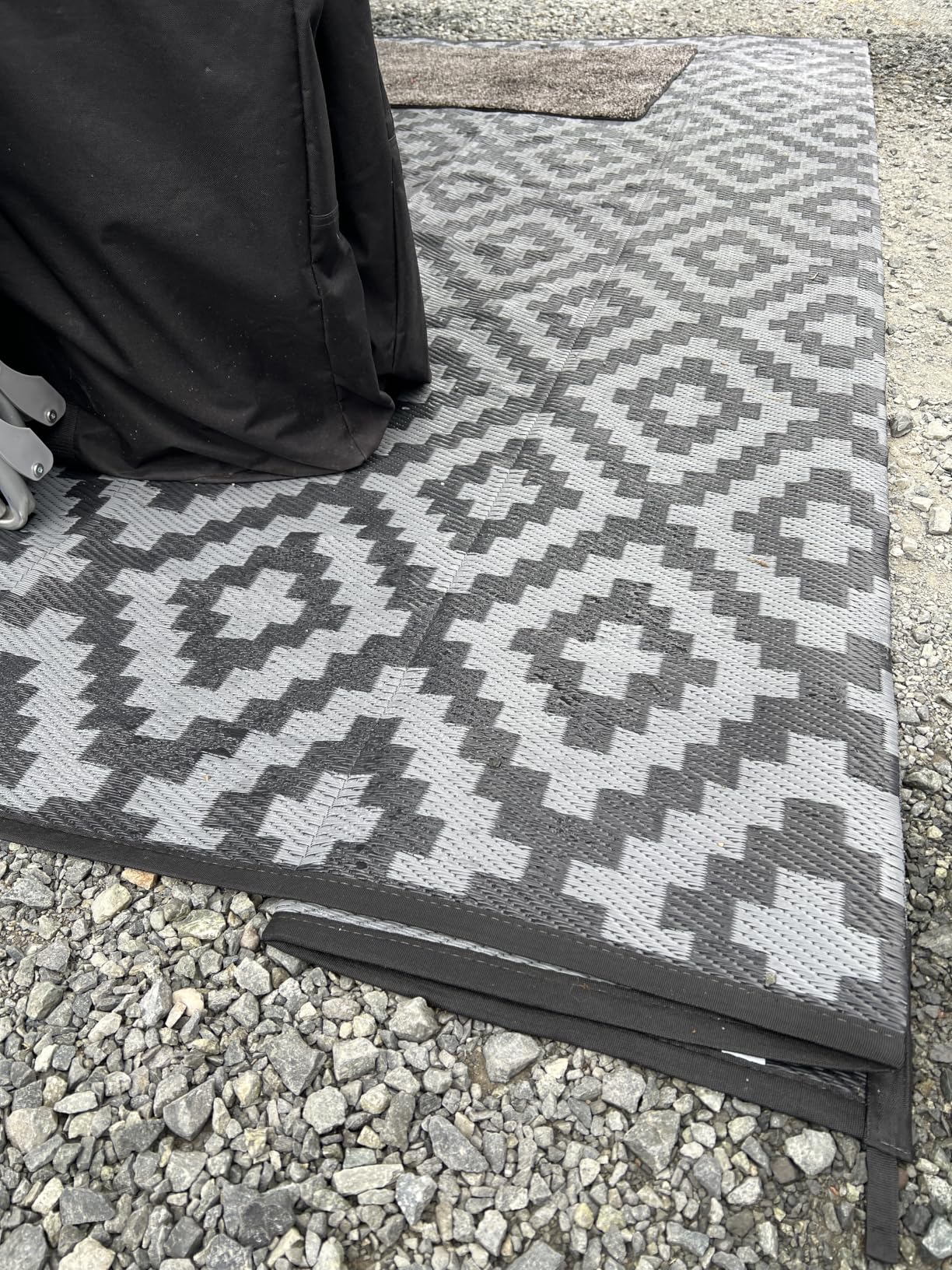 SAND MINE Waterproof Outdoor Rug 5x8 ft, Plastic Reversible Rug, Modern Area Rug, Large Floor Mat for Outdoors, RV, Patio, Backyard, Deck, Picnic, Beach, Camping, Black & Beige customer photo 1