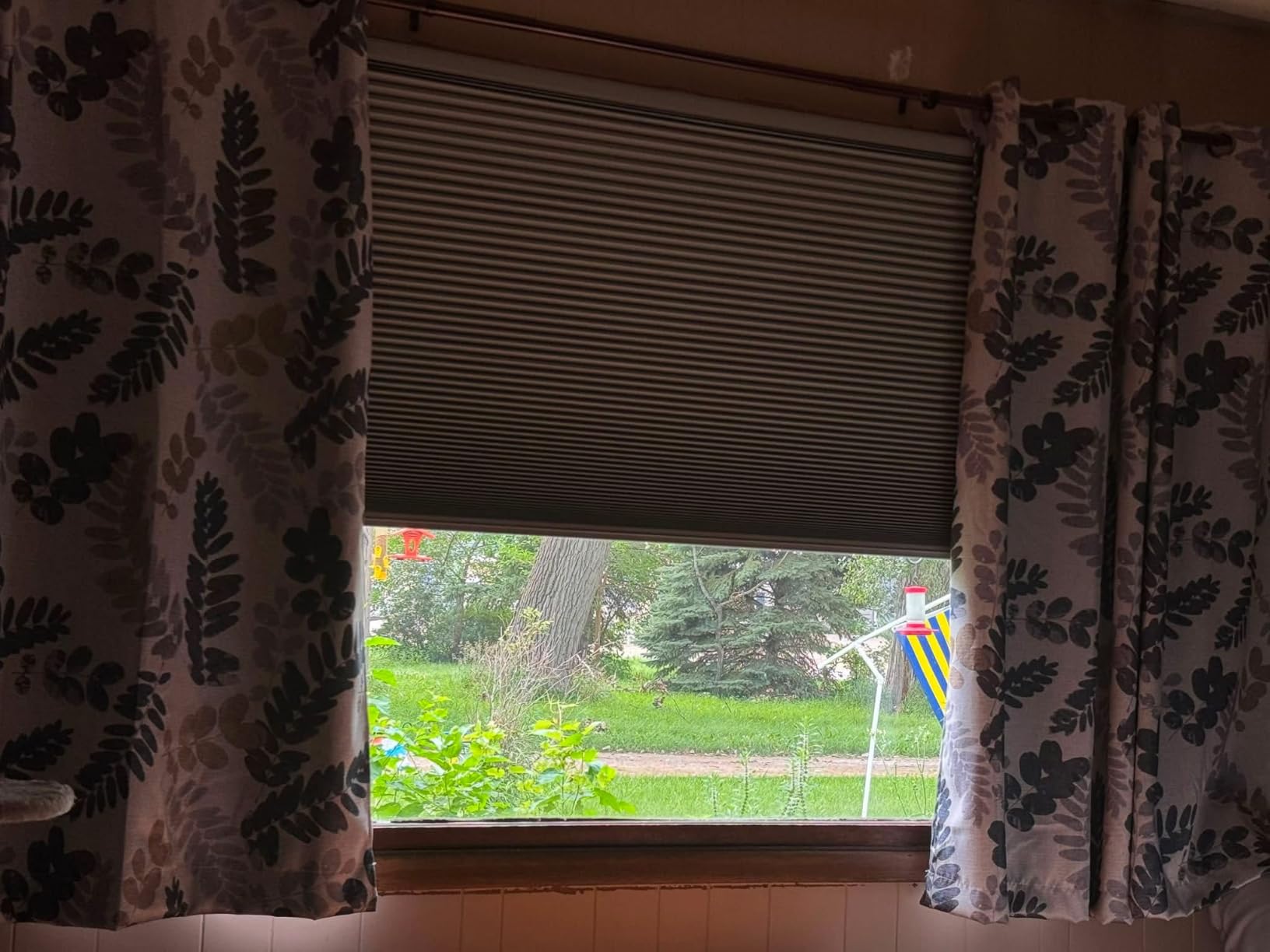 Cordless Blackout Cellular Shades for Windows, Honeycomb Window Shades with Thermal Insulation, Child & Pet Safe Room Darkening Shade, Easy Install, 34