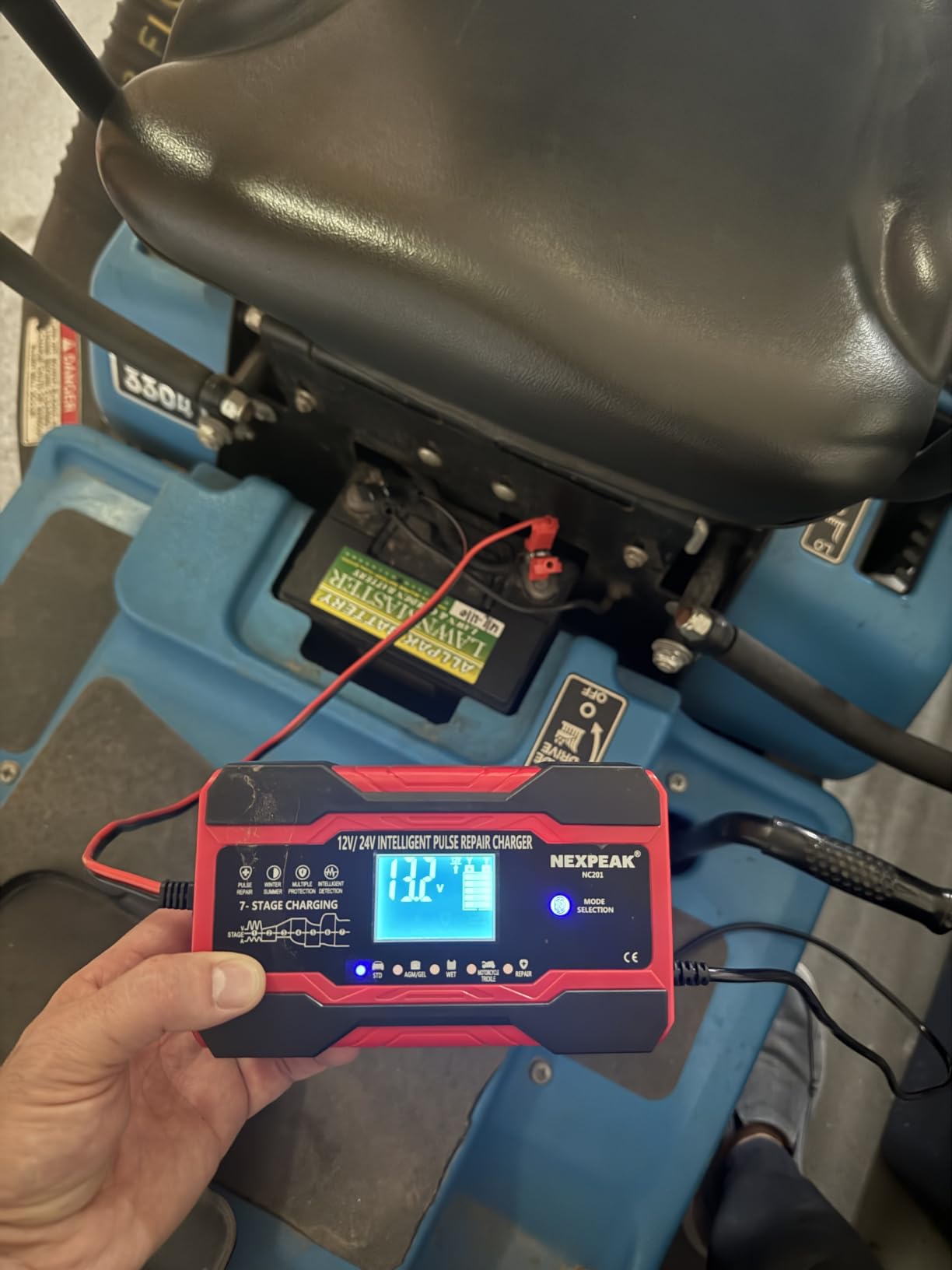 NEXPEAK NC201 10-Amp Battery Charger, Smart Trickle Charger 12V 24V Car Battery Charger Fully Automatic Maintainer Desulfator w/Temp Compensation for Car Truck Lawn Mower Boat Marine Batteries customer photo 1