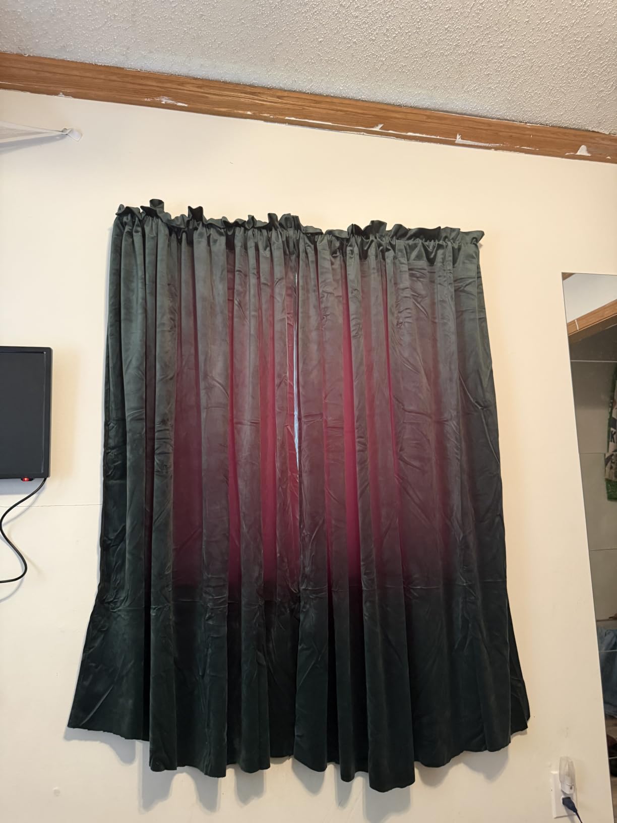 RYB HOME Green Velvet Blackout Curtains for Bedroom, Thermal Insulating Privacy Sunlight UV Heat Blocking Rod Pocket Soft Drapes for Living Room Dining Room, 52