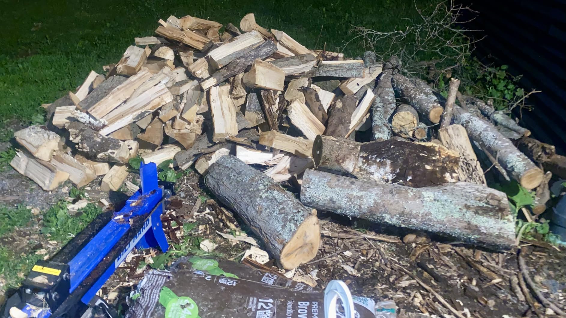 BILT HARD Log Splitter 6.5 Ton, Wood Splitter Electric Powered 15Amp, with Hydraulic Ram, Horizontal customer photo 1