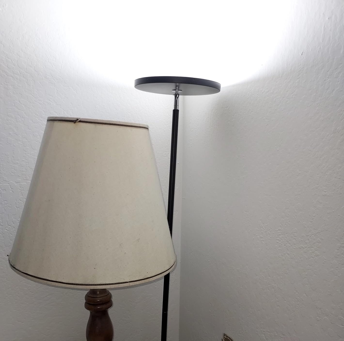 Floor Lamp, Upgraded 40W 4000LM Super Bright Torchiere LED Floor Lamps for Living Room, Stepless Dimmable Color Temperature 2700K-6500K with Remote & Touch Control, Standing Light for Bedroom Office customer photo 1