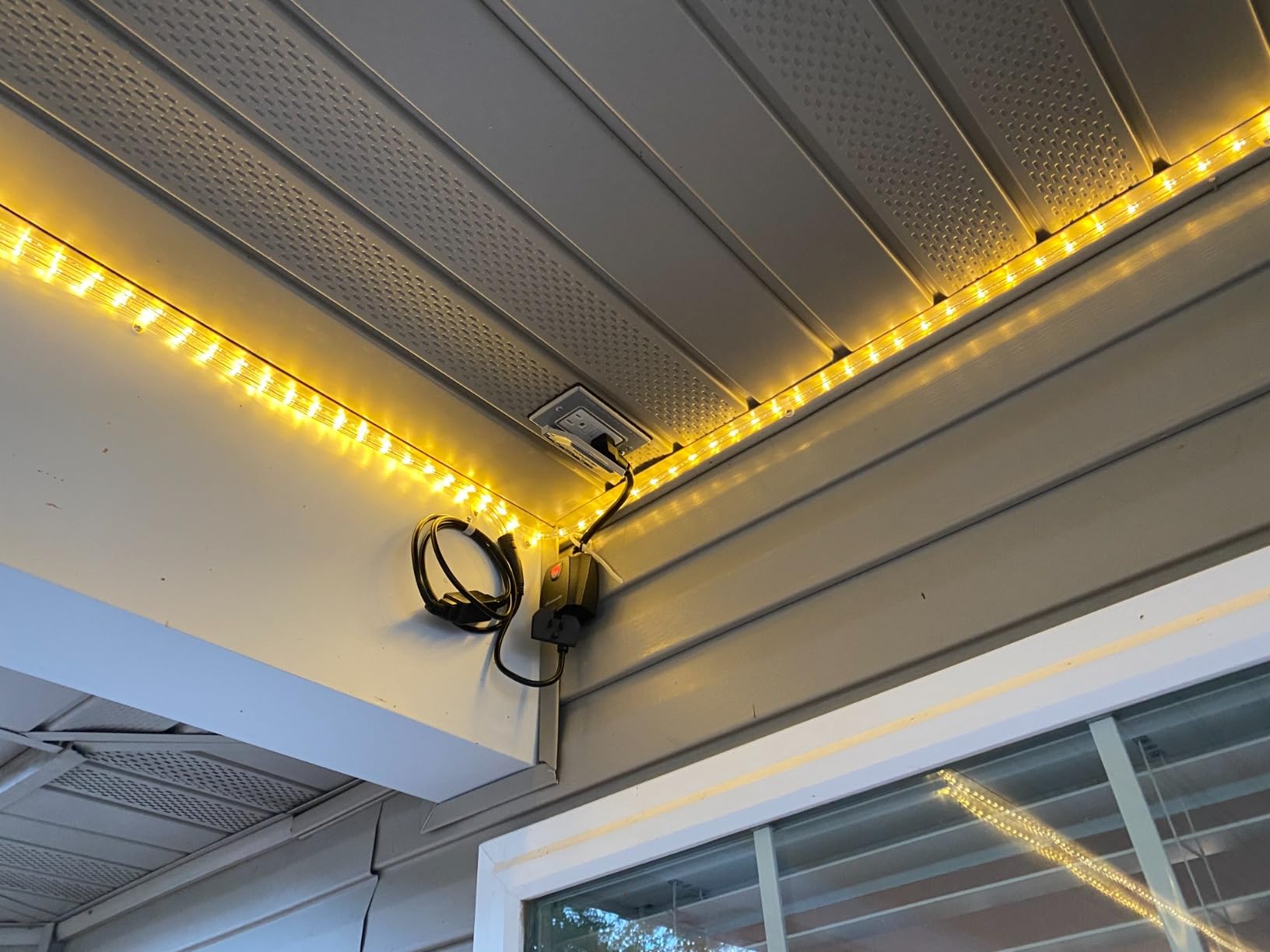 DEWENWILS Outdoor Dimmer for String Lights, 100FT Remote Switch Range | Stepless Dimming, LED 150W/Tungsten 300W Bulbs Compatible, IP44 Weather-Resistant for Courtyard, Garden, Patio, ETL Listed customer photo 1