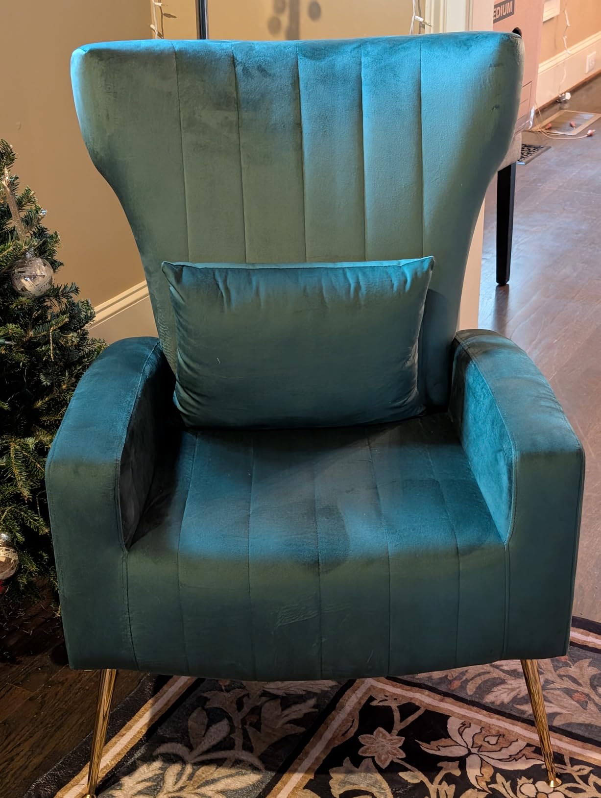 ZJhome Button-Tufted Living Room Chairs, WingBack Velvet Accent Chair Armchair with Lumbar Pillow, Bedroom Chairs Arm Chair with Golden Legs, Cream customer photo 2
