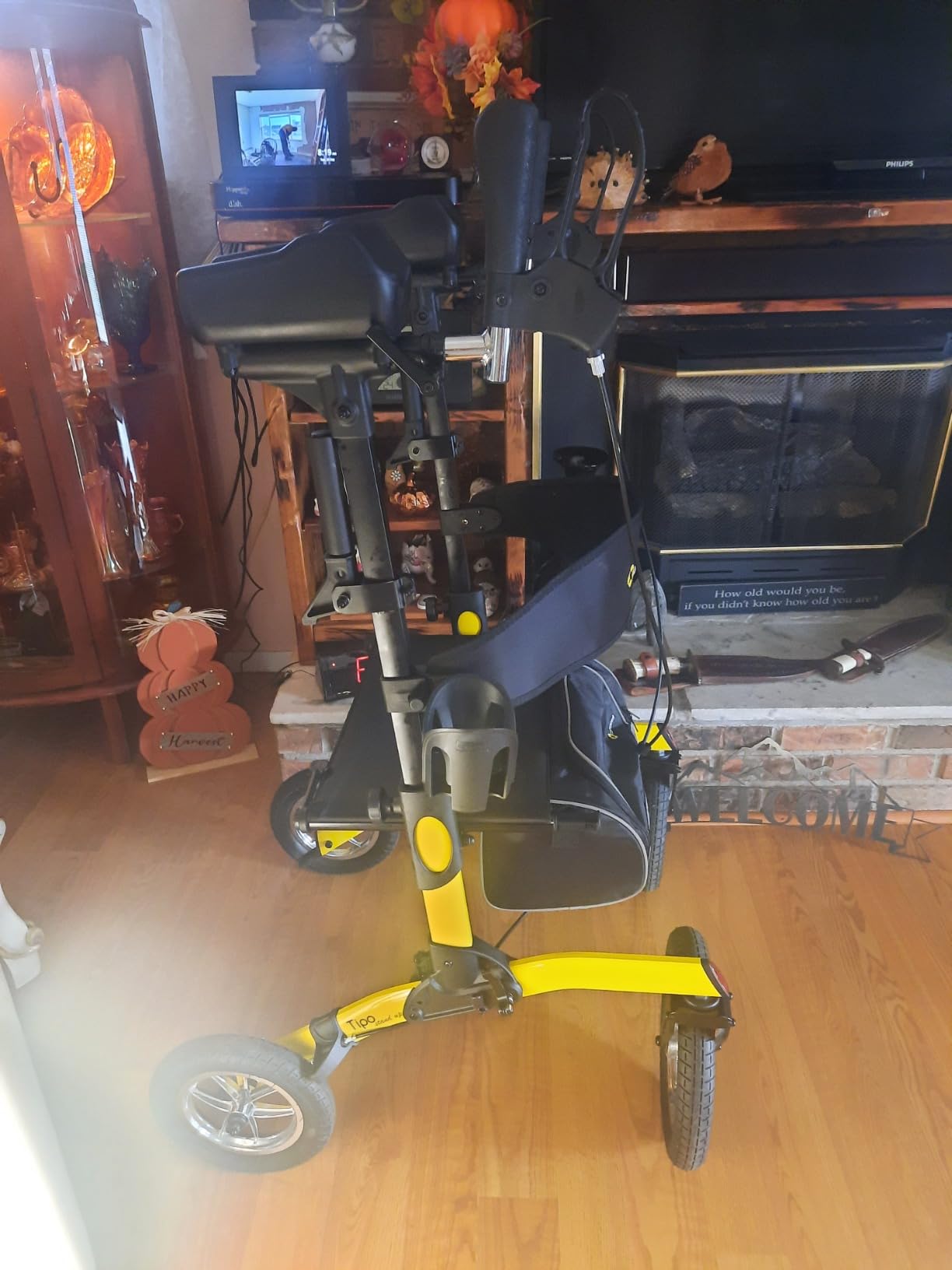 Comodità Tipo Stand Up Advance All Terrain Upright Rollator Walker with Seat and Pneumatic Tires, 4 Wheel Folding Rolling Walker for Adults and Seniors with Cup and Cane Holder, Modena Red customer photo 2