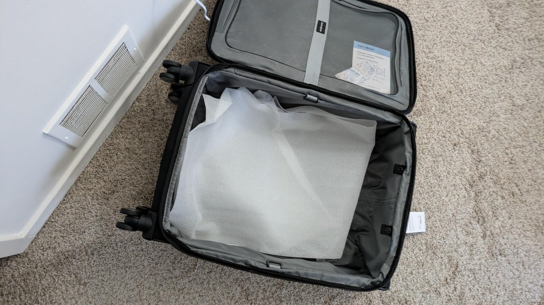 Samsonite Ascella 3.0 Softside Expandable Luggage with Spinner Wheels, 2W Garment Bag, Black customer photo 2