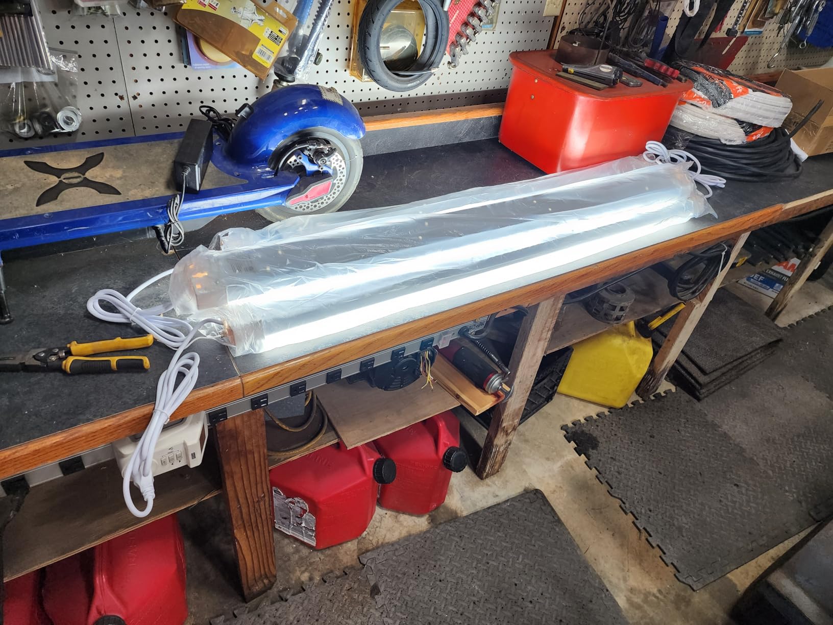 hykolity 4FT 120W LED Shop Light Linkable, 13000LM (400w Equivalent), 5000K | Utility Shop Lights for Garages, Workshops, Basements, Hanging or Flush Mount, with Power Cord and Pull Chain, ETL, 4 Pack customer photo 1