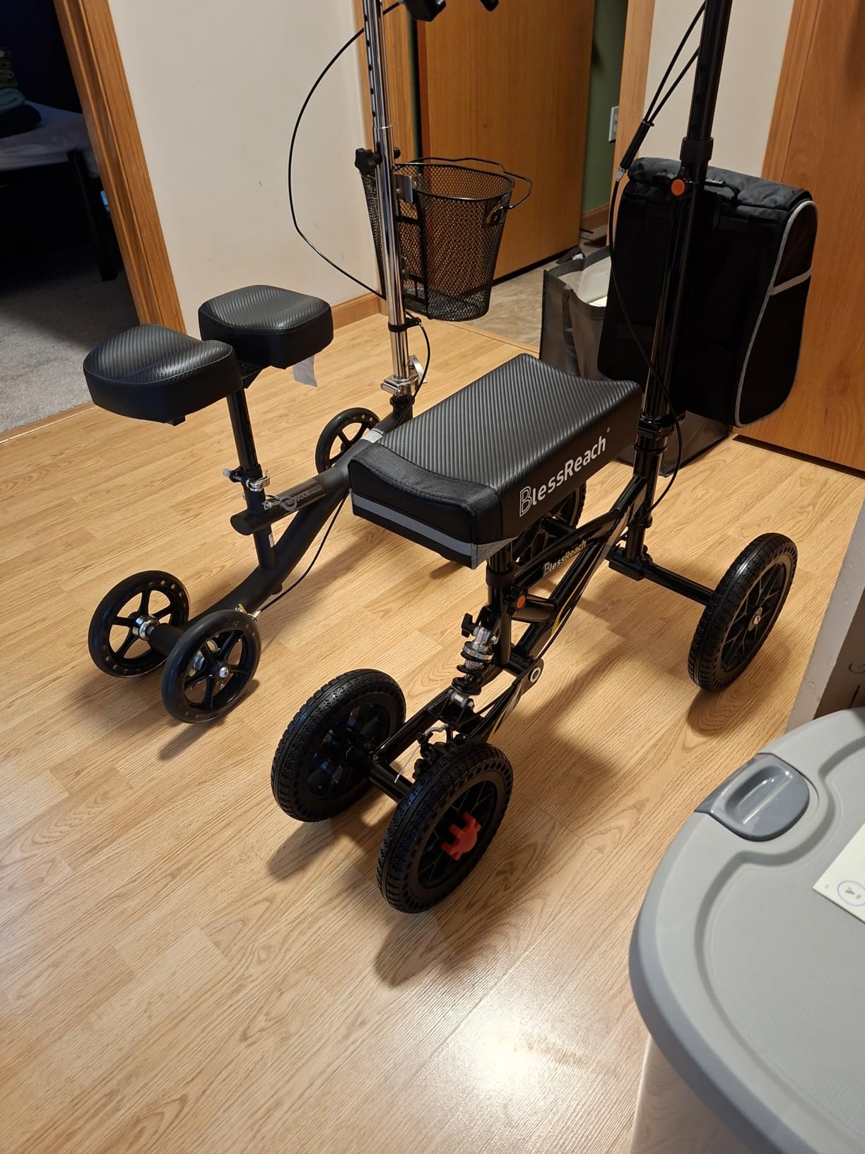 BlessReach Knee Scooter, All Terrain Foldable Knee Scooter Walker, Disc Brake Knee Walker for Foot Injuries Compact Crutches Alternative customer photo 1