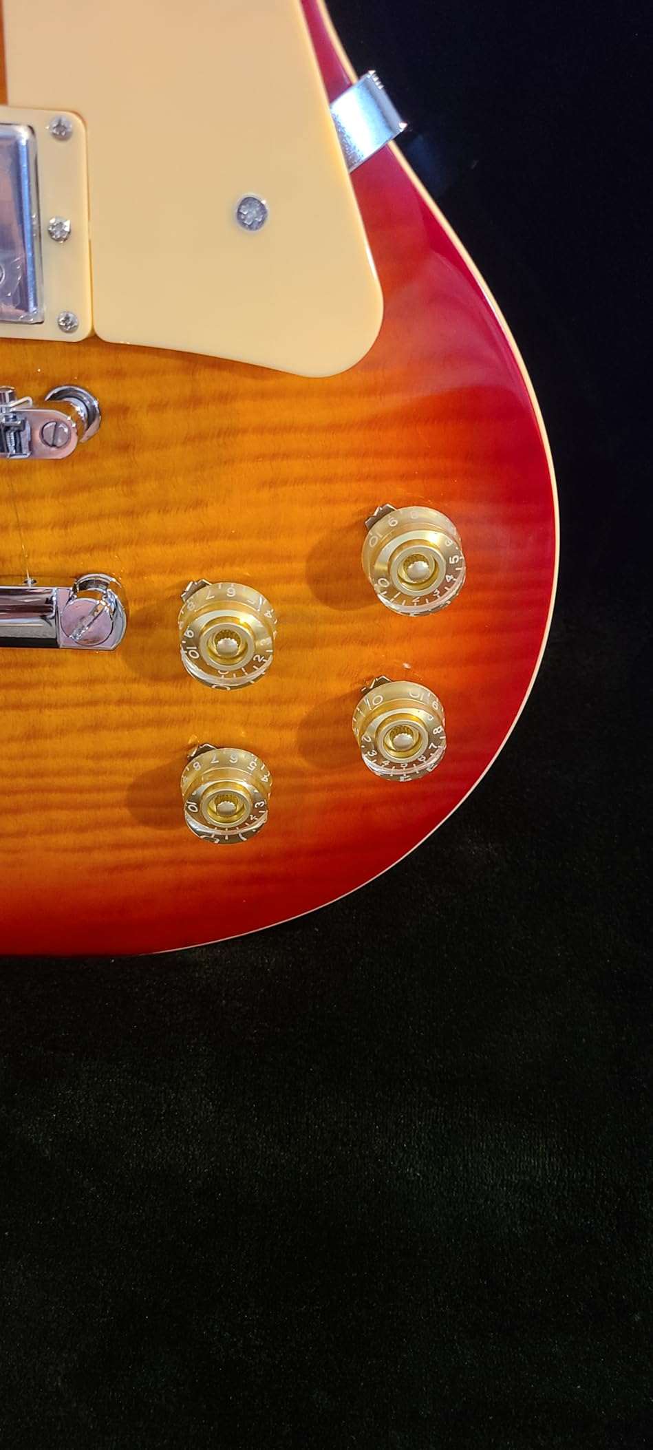Leo Jaymz SC Series Electric Guitar - Mahogany Body, Laurel Fingerboard, Dual Humbuckers, Tune-O-Matic Bridge, C Neck, 18:1 Tuners (Cherry Sunburst) customer photo 2