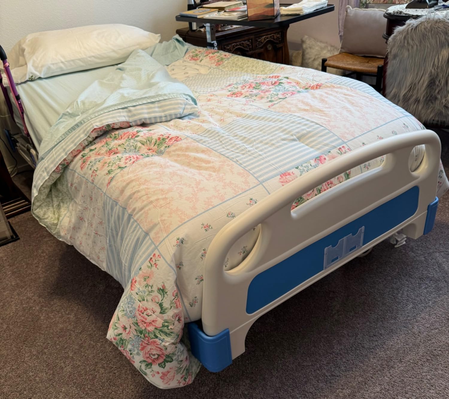Hospital Bed Electric 3 Function, 5-Inch Locking Casters for Home Hospital Use, 530LBS Loading, with Remote Control, IV Pole, Mattress, Dining Table, Includes Sheets (2X) customer photo 2