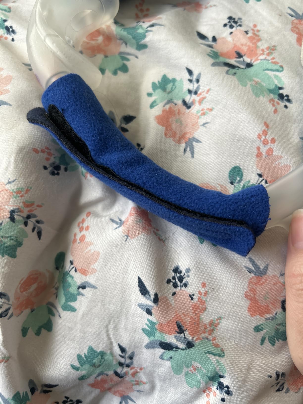 4 Pack CPAP Strap Covers Breathable CPAP Strap Cushions for Most CPAP Headgear Straps Can Reduce The Tracks On The Face Made of Soft Fabric CPAP Face Pads customer photo 1