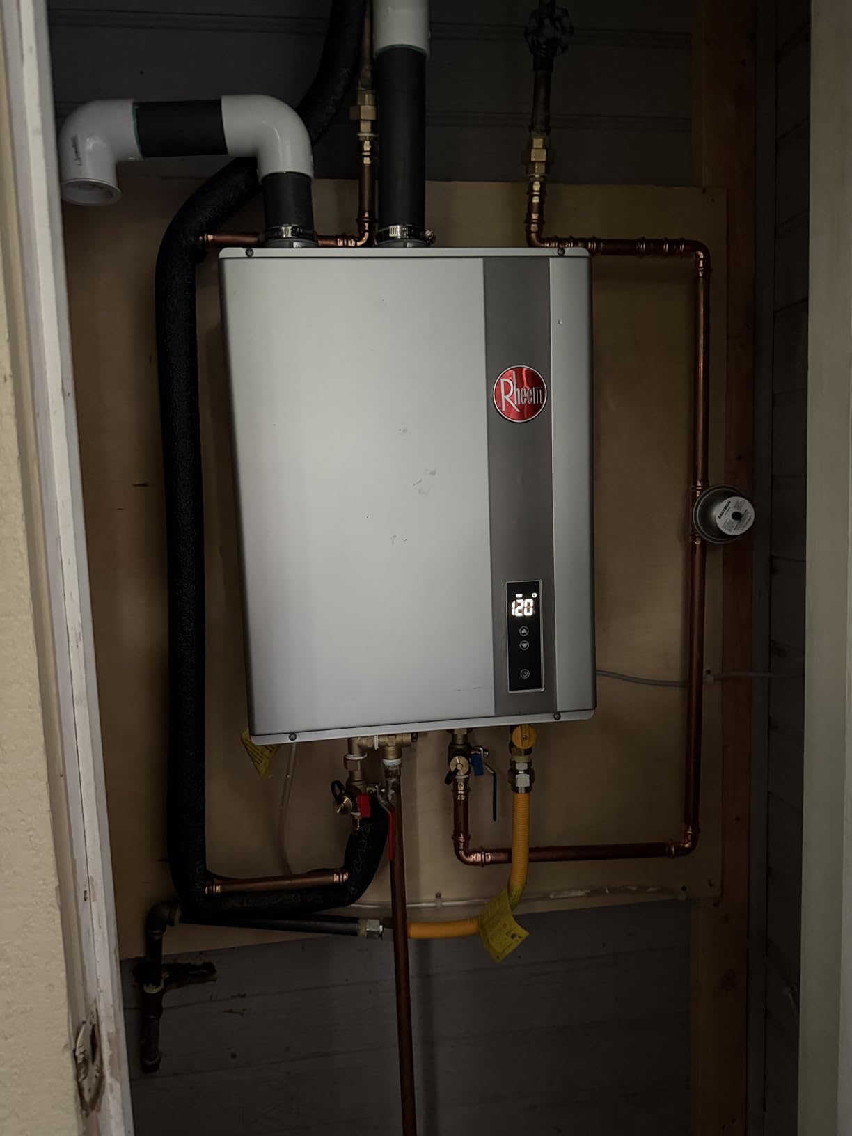Rheem RTGH-95DVLN-3 RTGH Series Condensing Indoor Tankless Natural Gas Water Heater 9.5 GPM, 199,900 BTU, Stainless Steel customer photo 1