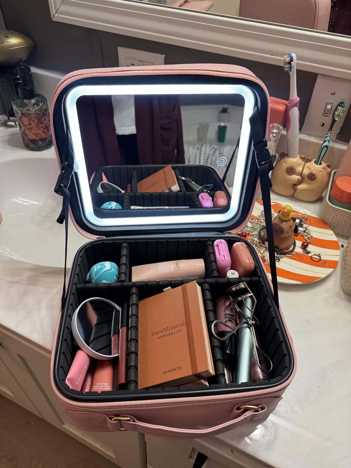 ViKert Travel Makeup Bag with Light Up Mirror, Makeup Travel Case with Adjustable Dividers, Waterproof Makeup Train Case, Lighted Makeup Case with Detachable Mirror customer photo 1