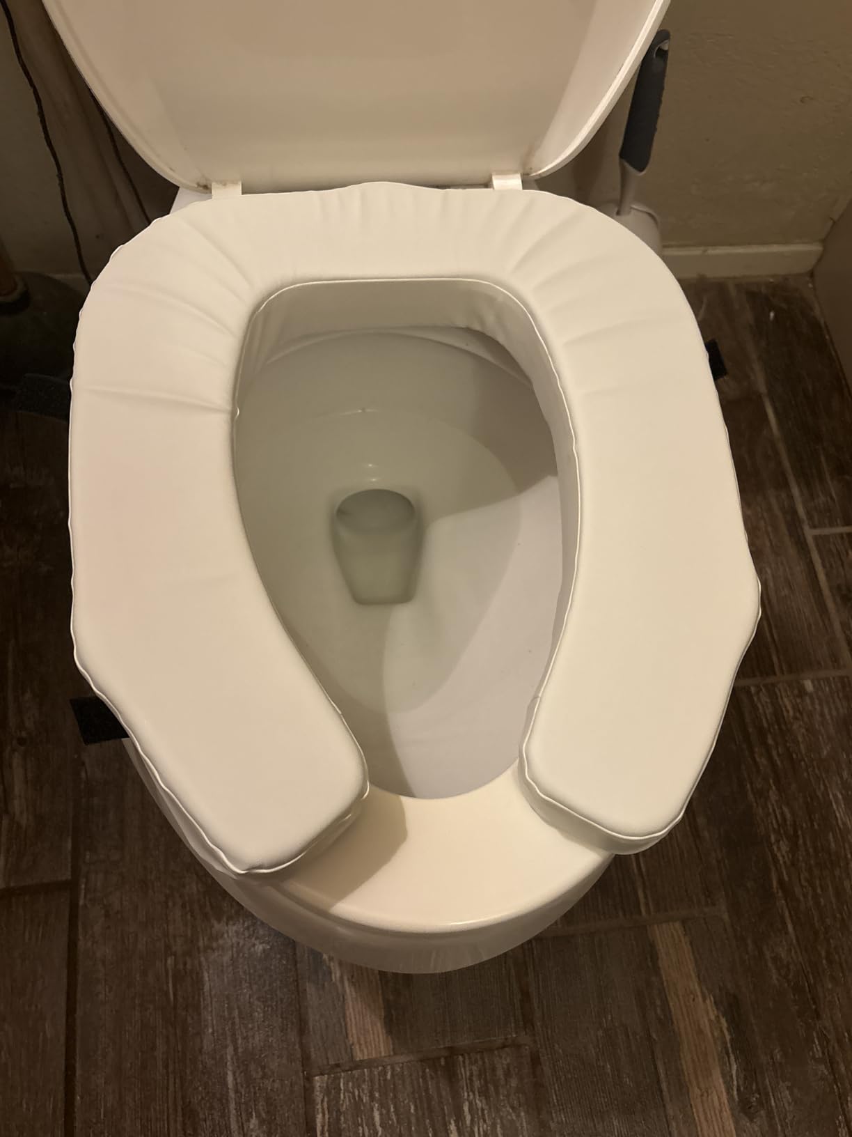 Lunderg Padded Toilet Seat Riser for Seniors - Adds 3 inches. Universal Fit | FIRM Raised Toilet Seat Cushion with High-Density Foam for Enhanced Comfort & Elevation. Post-Surgery Must have (White) customer photo 2