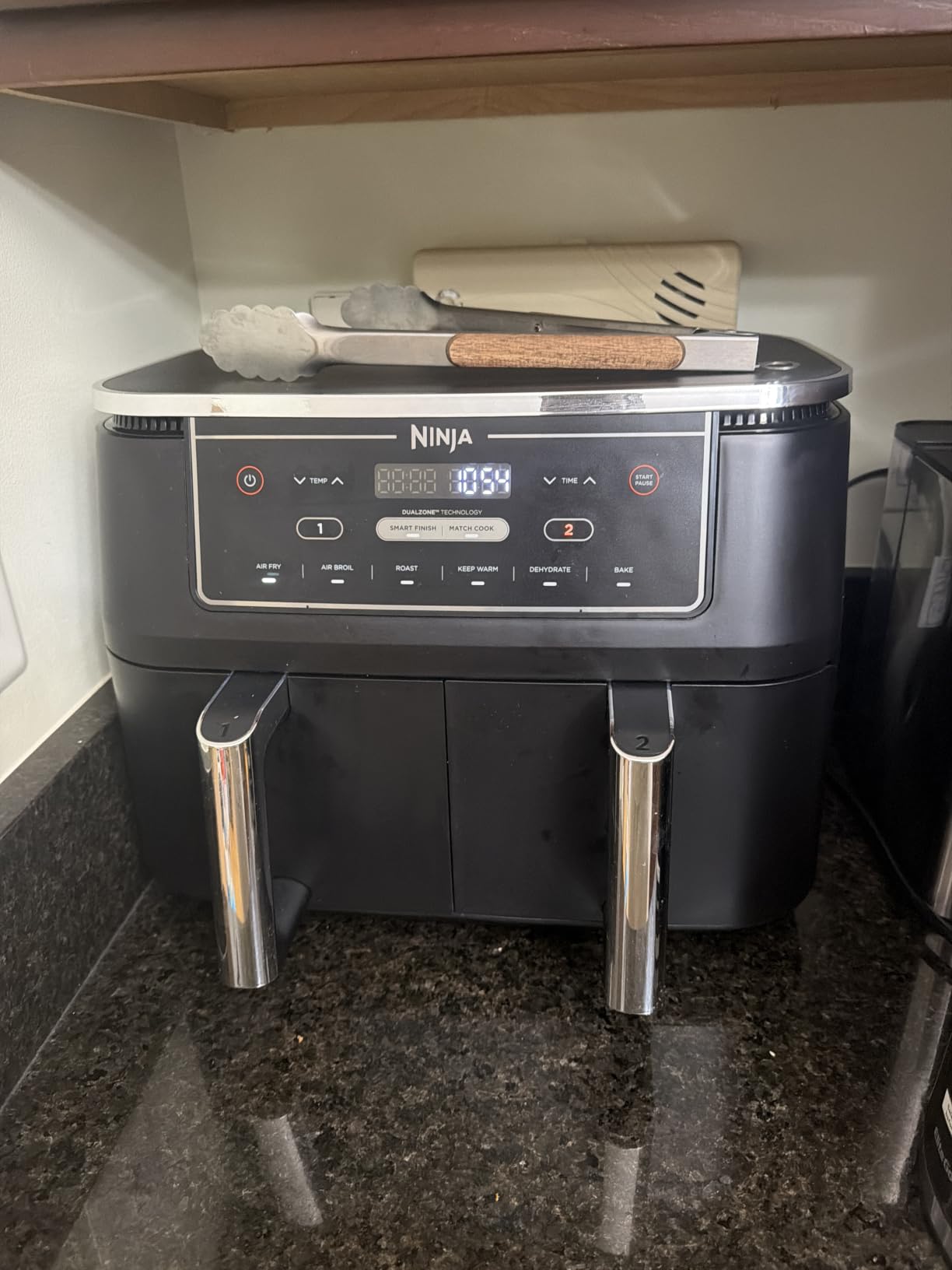 Ninja Foodi Air Fryer | 6-in-1 with 10-QT DualZone Baskets | Smart Finish to Cook 2 Foods at Once | Air Fry, Broil, Roast, Dehydrate, Keep Warm & Bake | 450° F |XL Capacity | Black | DZ302 customer photo 1