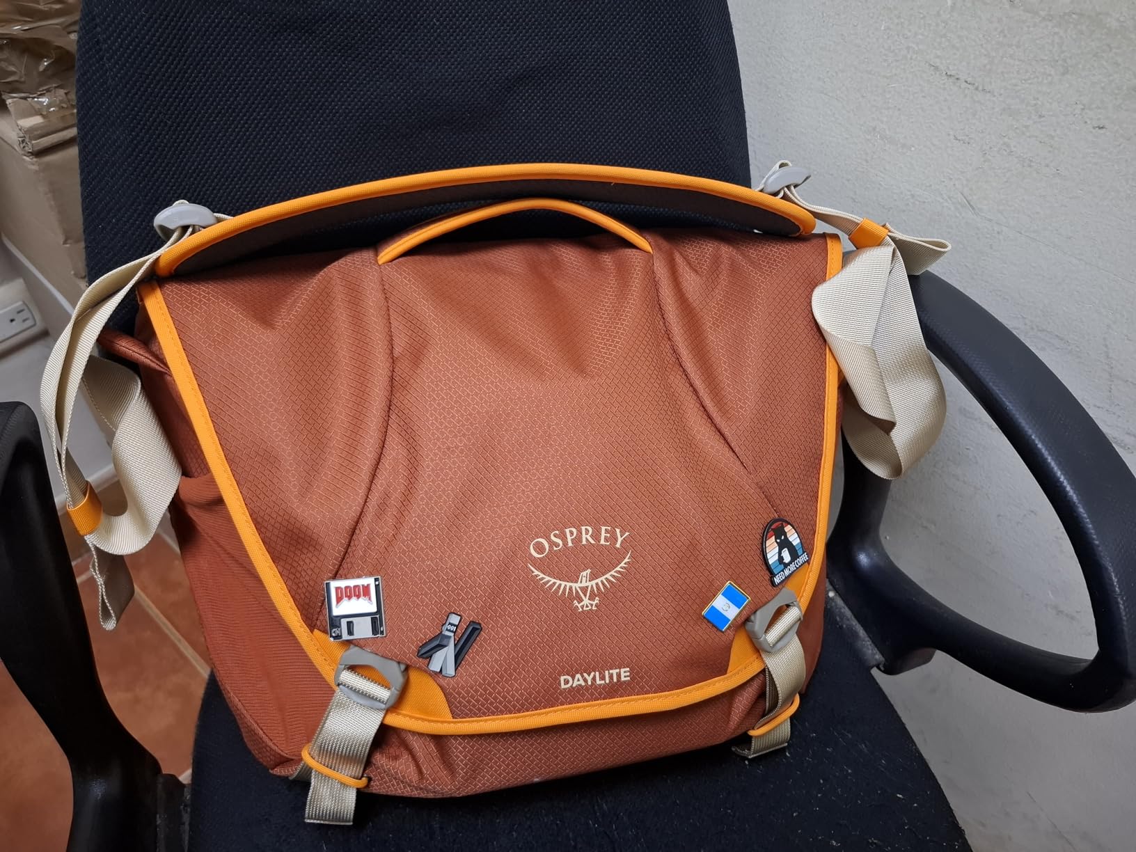 Osprey Daylite 12L Messenger Bag - Durable Crossbody Shoulder Bag with Laptop Sleeve and Bottle Pocket customer photo 2