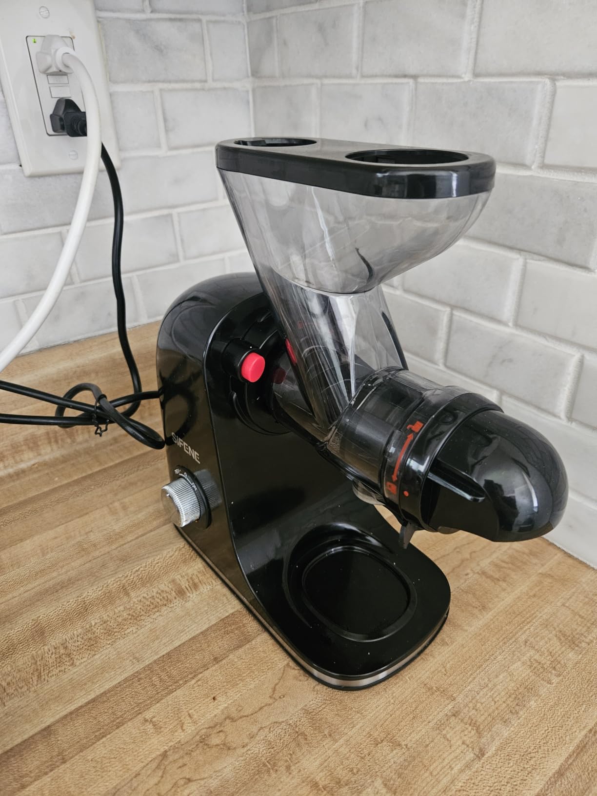 SIFENE Mini Slow Masticating Juicer, Dual Feed Chute, Quiet Motor, BPA-free parts for apples, carrots and celery customer photo 1
