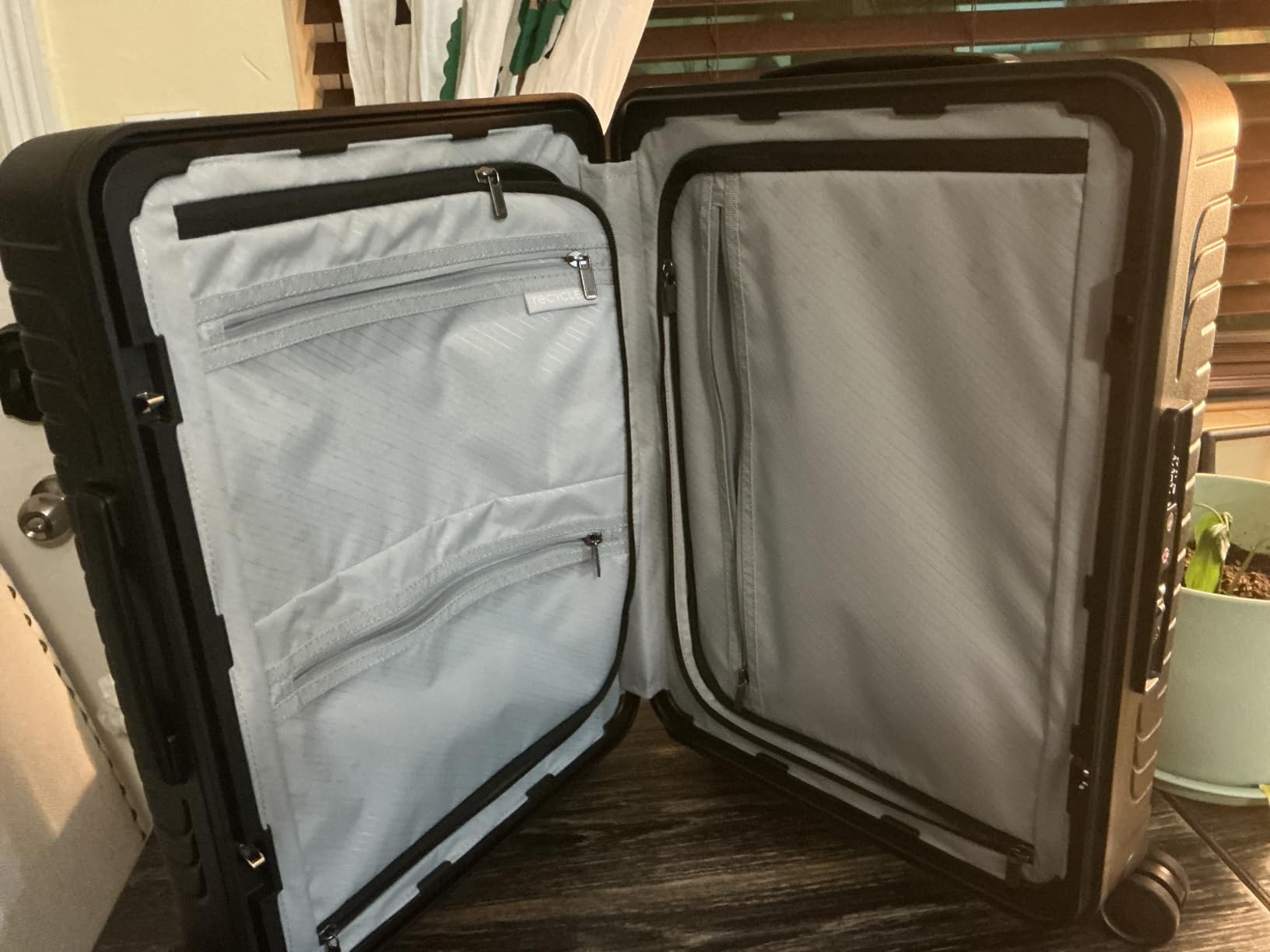 Samsonite Framelock Max Hardside Luggage with Spinner Wheels, Lightweight zipper-less (Asphalt Black, Large Spinner) customer photo 2