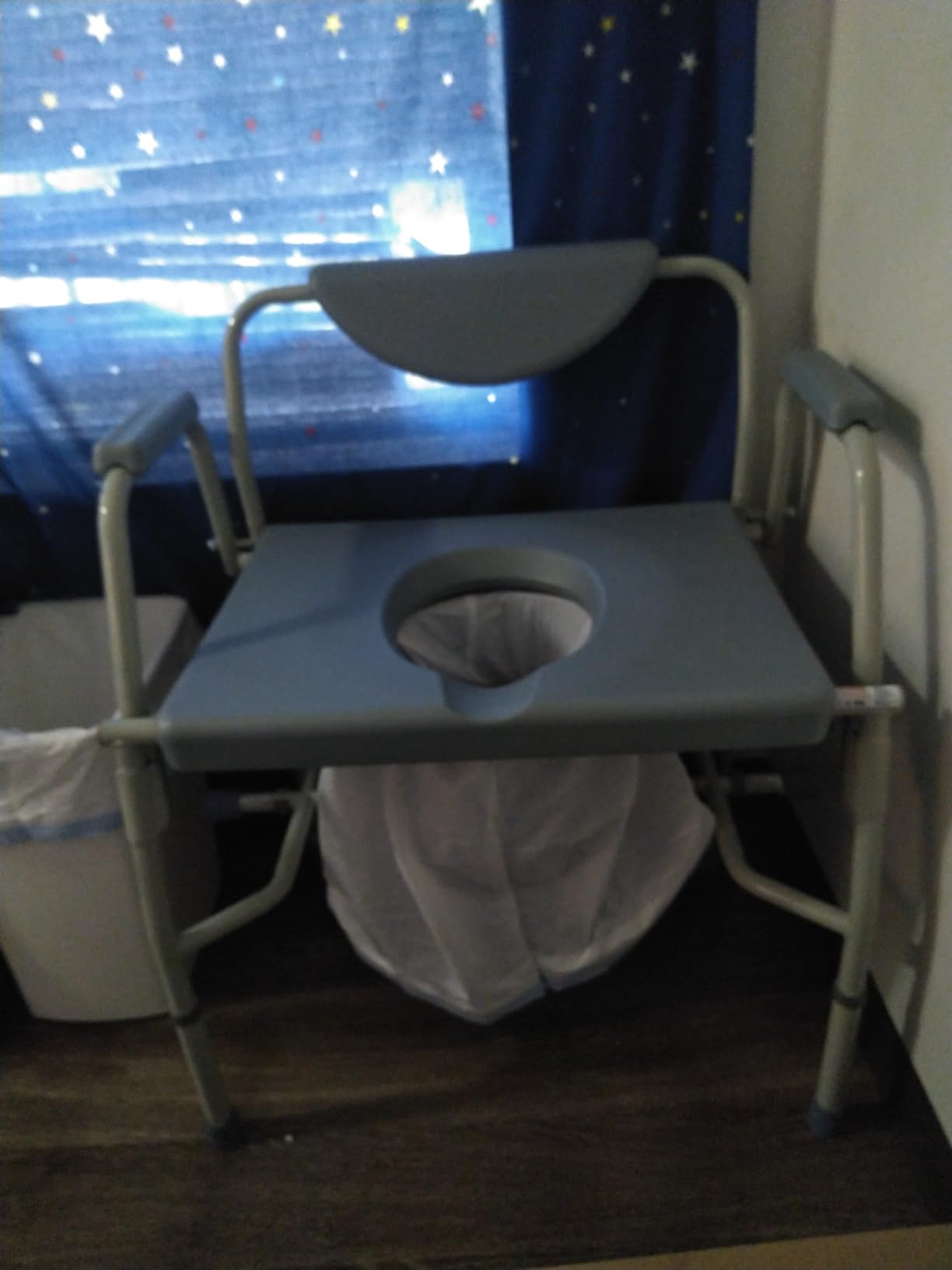 VEVOR Shower Commode Wheelchair with 4 Lockable Wheels, Footrests, Flip-up Arms, 3-Level Adjustable Height, 5L Removable Bucket, 350 LBS Capacity customer photo 1