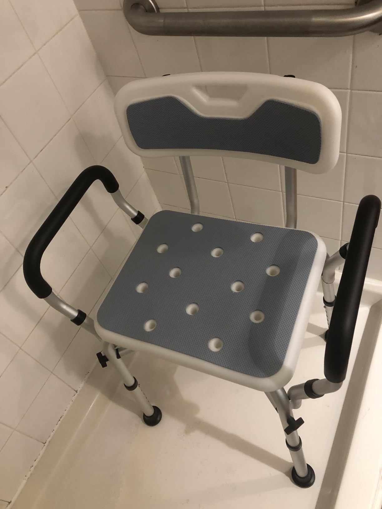 VFAUOSIT Shower Chair with Removable Arms and Back, 550 lb Adjustable Seat | Dual X-Brace Support, Non-Slip Feet, 12 Quick-Drain Holes, Tool-Free Assembly, Wide EVA Cushion, Rust-Resistant Frame customer photo 1