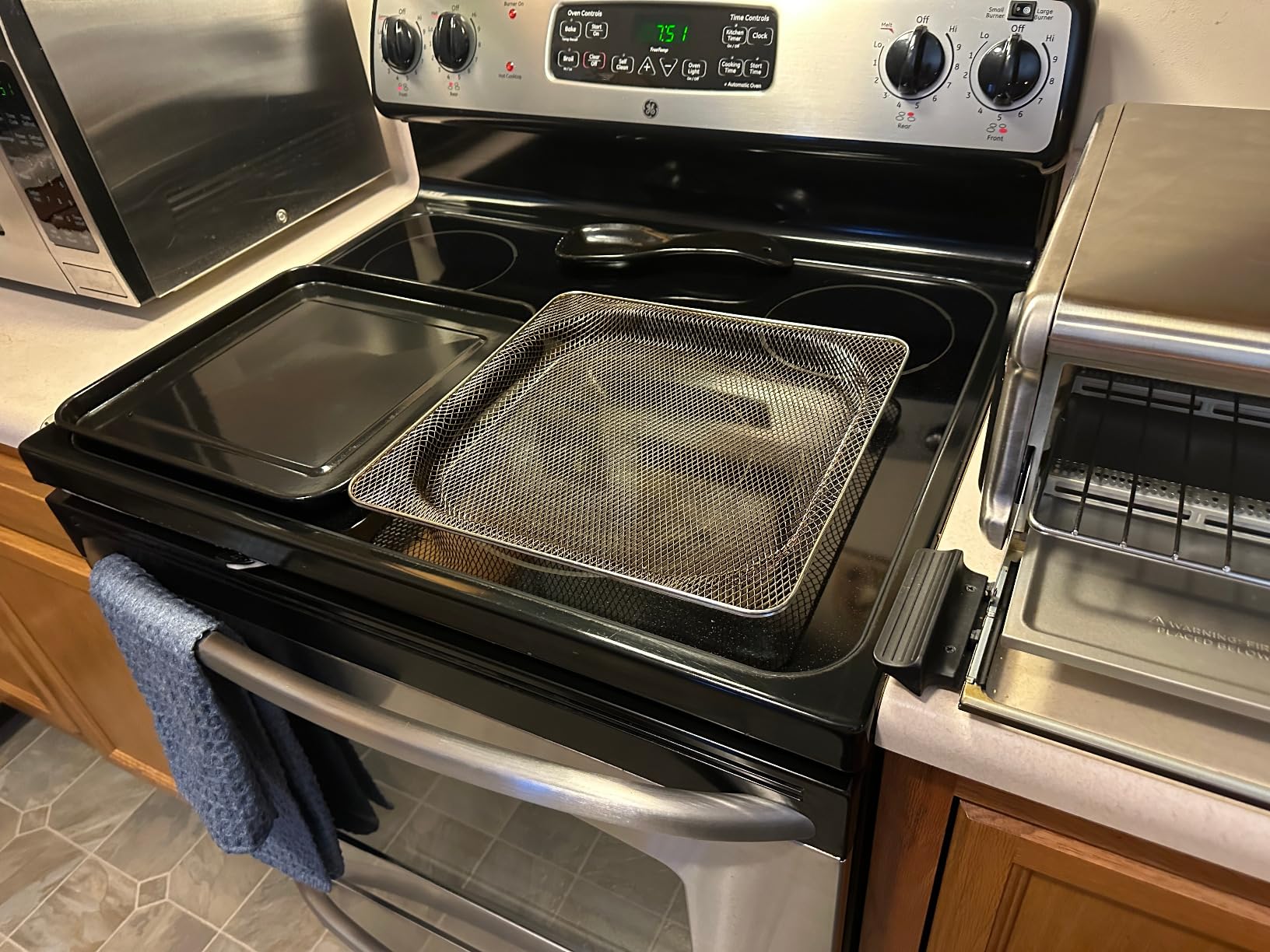 Ninja Air Fryer Toaster Oven Combo | 8-in-1 Functionality | Flip Up & Away for Storage Space | Air Fry Basket, Sheet Pan, Wire Rack & Removable Crumb Tray |1800 Watt | Stainless Steel | SP151 customer photo 1