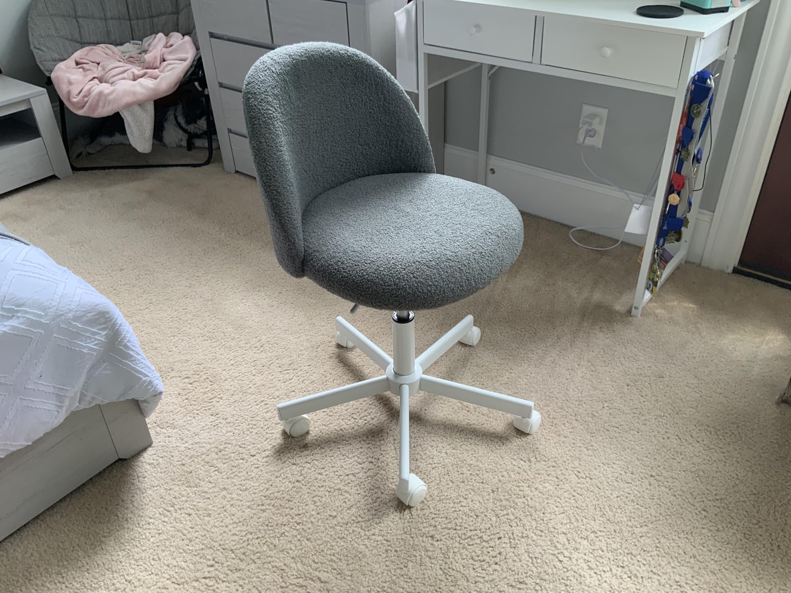 VINGLI Modern Vanity Chair with Back, Velvet Desk Chair for Girls, Small Office Chair with Silent Wheels, Stylish and Comfortable, White customer photo 1