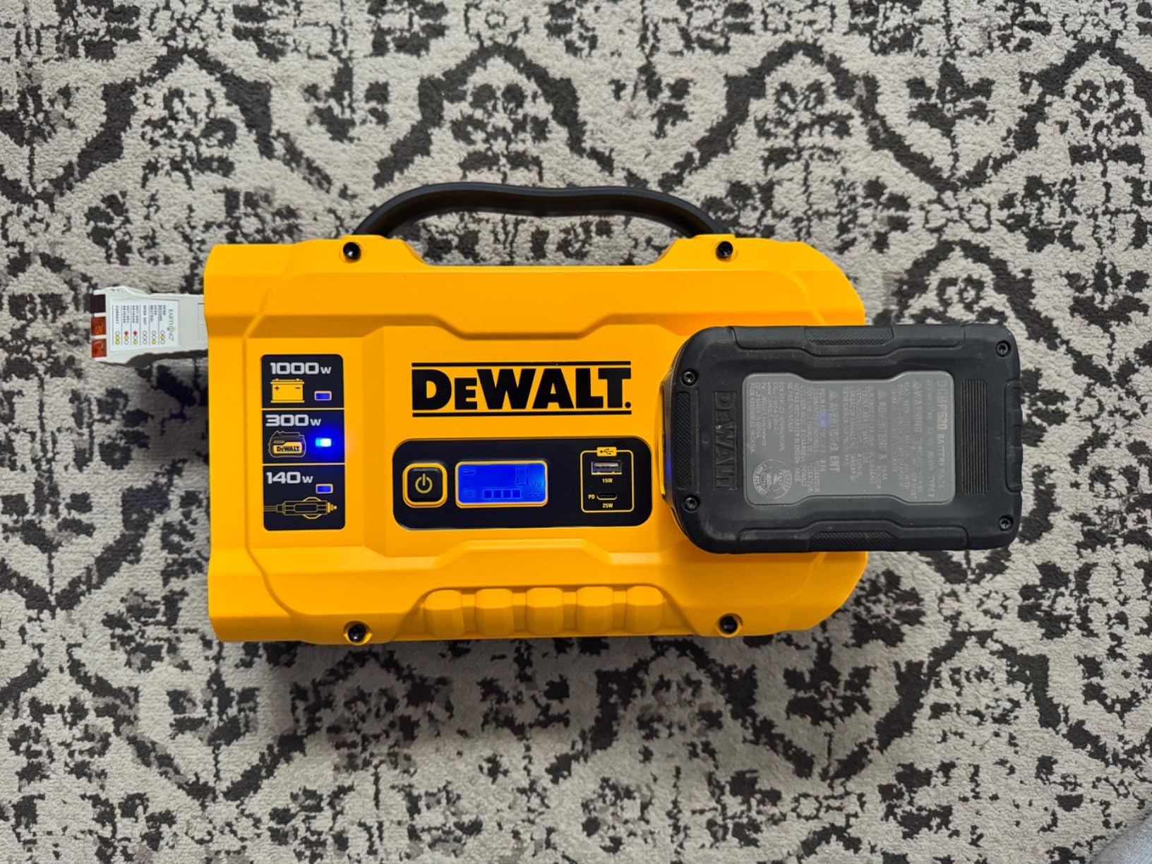 DEWALT DXAEPIP3W 20V, 3-Way Powered (Cables, Battery, DC Plug) 1000 Watt Power Inverter; Dual AC Outlets, 1 USB-A Port, & 1 USB-C 30W Port customer photo 1