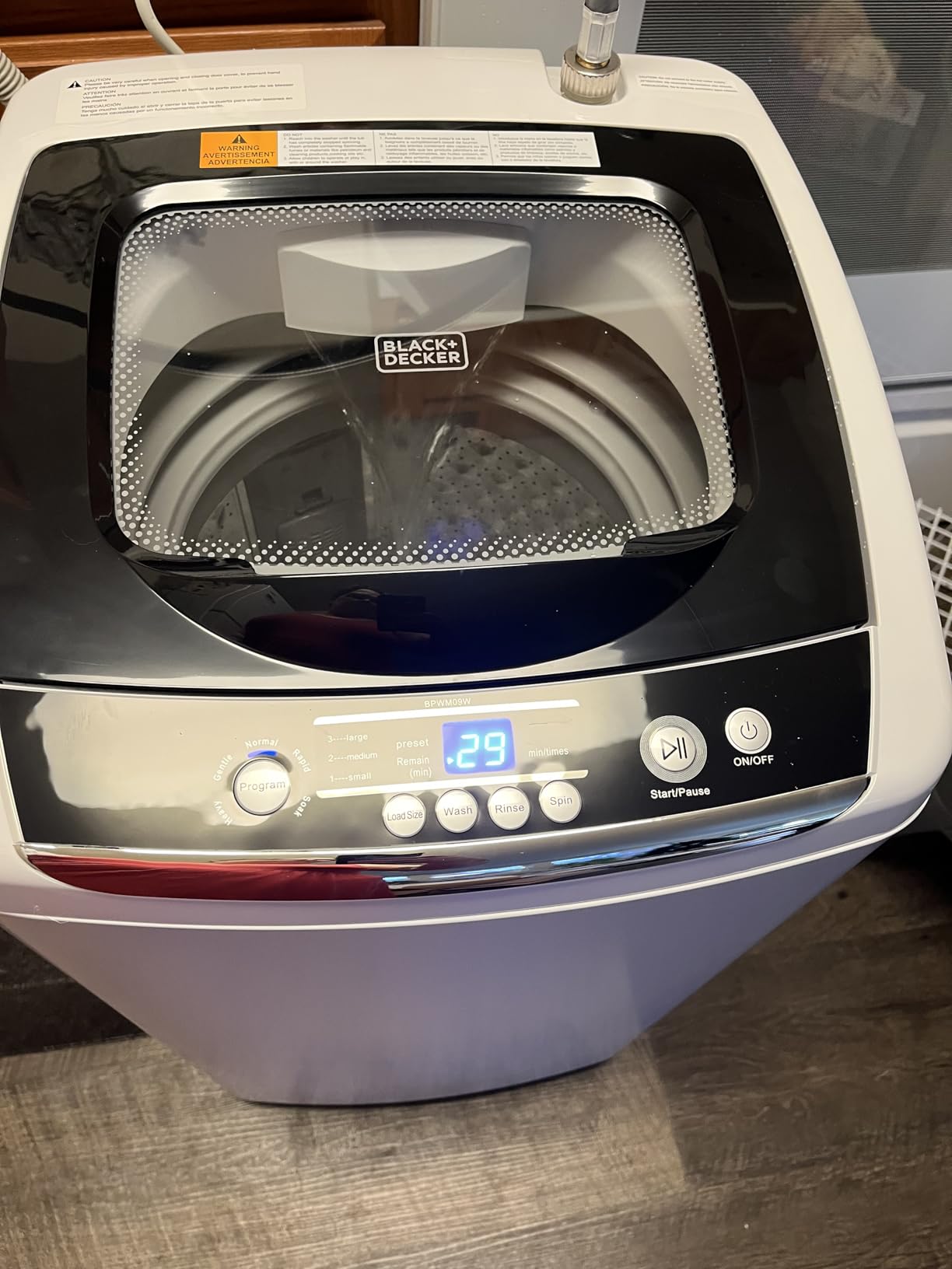 BLACK+DECKER 4.1 Cu. Ft. Top Load Washing Machine with Agitator, Full Size Washer with Glass Lid and Stainless Steel Tub, Laundry Machine with LED Display, 10 Wash Cycles, 120V customer photo 1