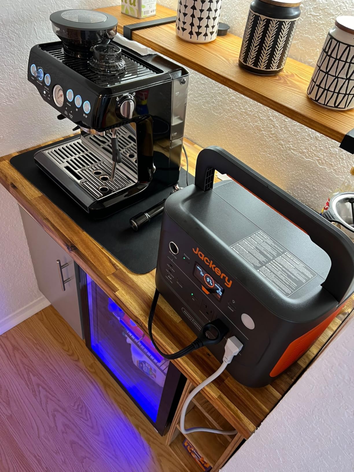 Jackery Explorer 1000 v2 Portable Power Station, 1070Wh LiFePO4 Battery, 1500W AC/100W USB-C Output, 1 Hr Fast Charge, Solar Generator for Camping, Emergency, RV, Off-Grid Living(Solar Panel Optional) customer photo 2